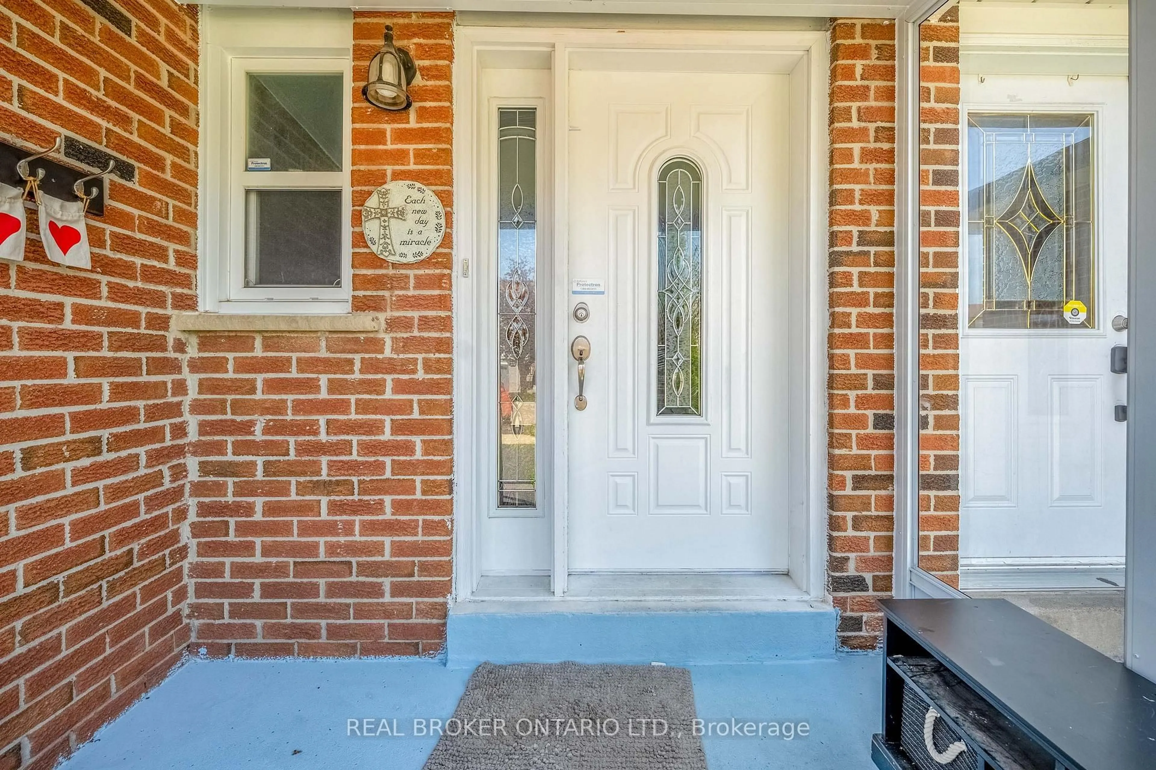 Indoor entryway for 72 Bruce Beer Dr, Brampton Ontario L6V 2W9