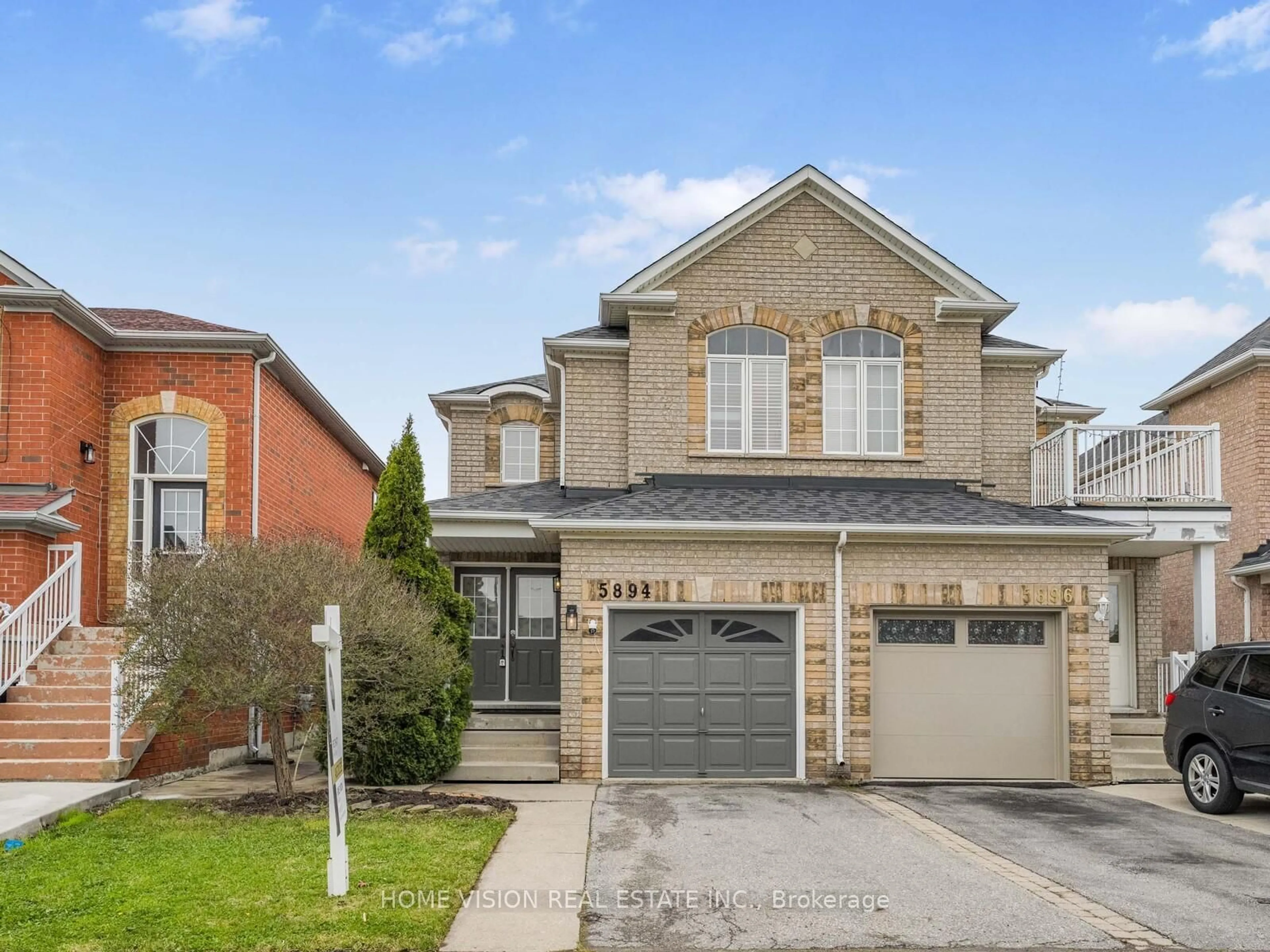 Home with brick exterior material, street for 5894 Delle Donne Dr, Mississauga Ontario L5M 7A3
