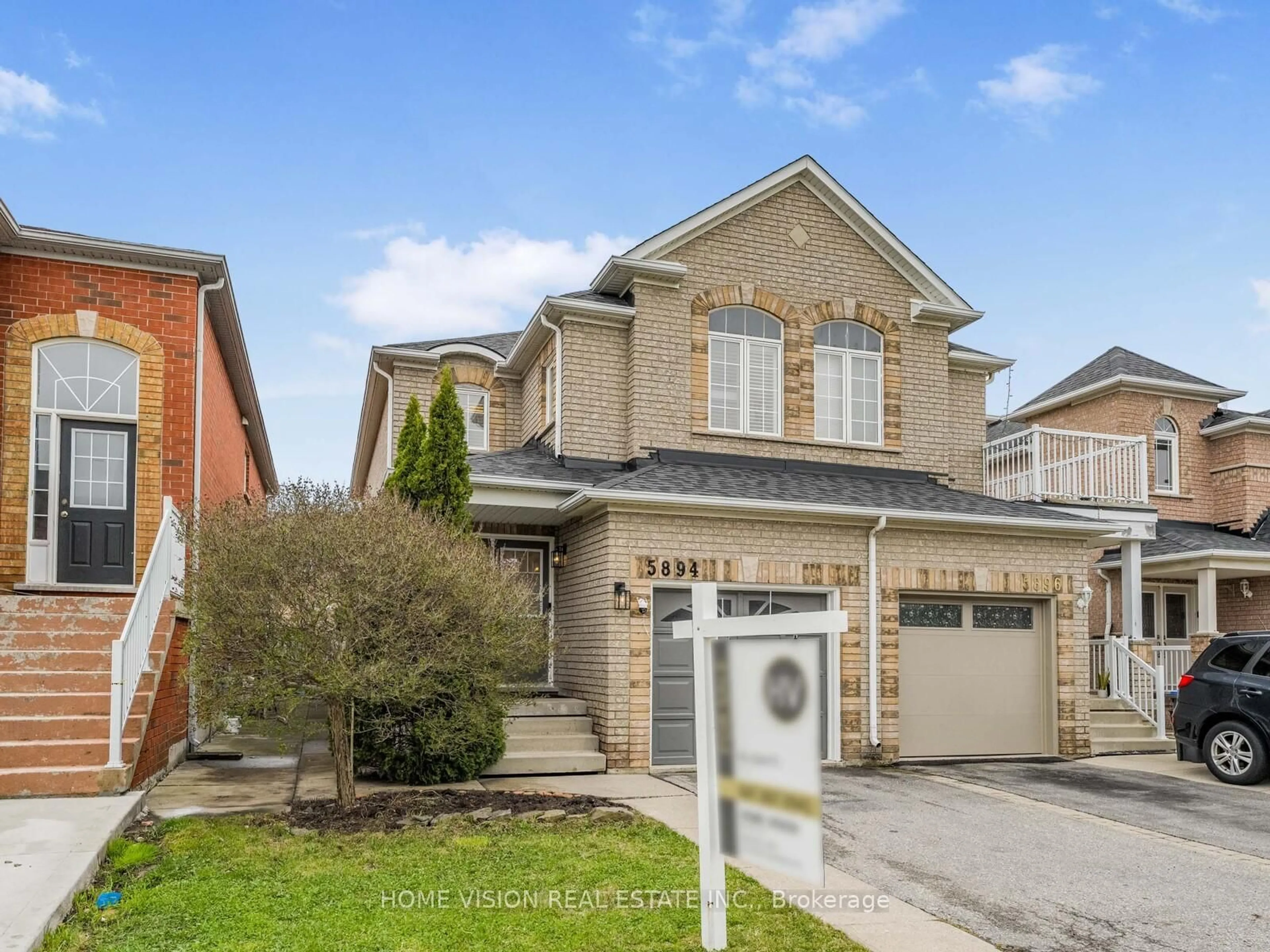 Home with brick exterior material, street for 5894 Delle Donne Dr, Mississauga Ontario L5M 7A3