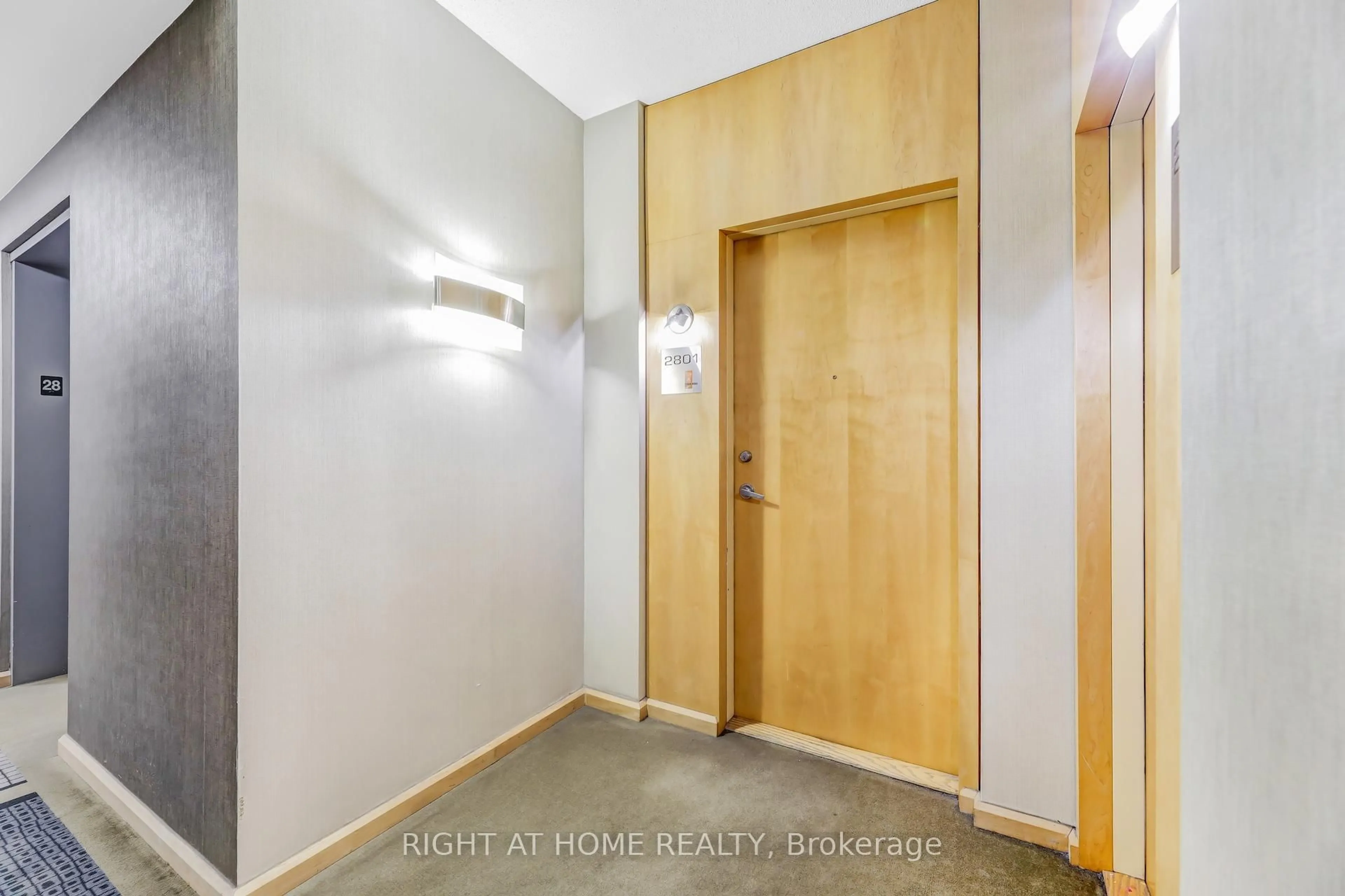 Indoor entryway for 3939 Duke Of York Blvd #2801, Mississauga Ontario L5B 4N2