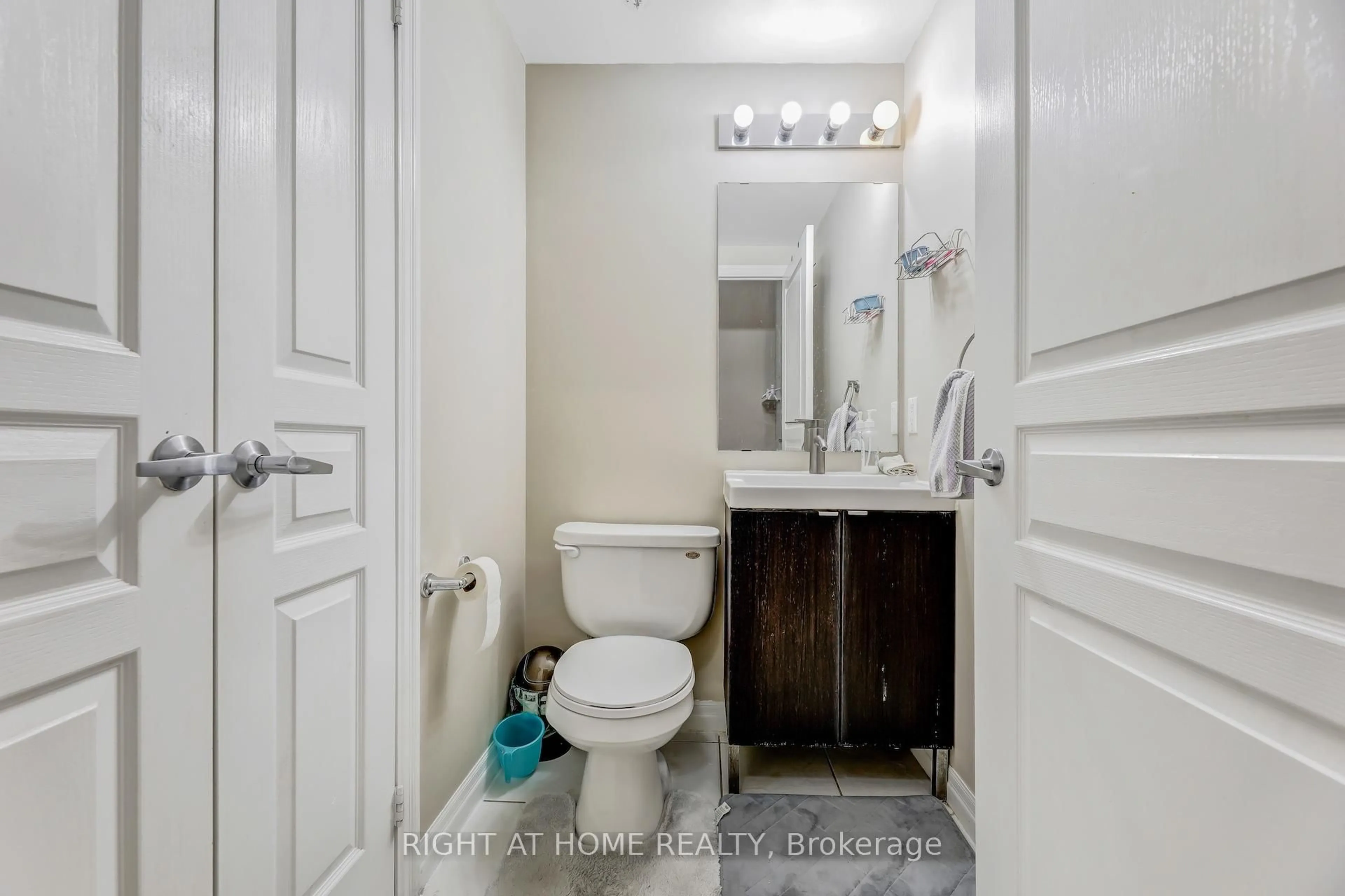 Standard bathroom, unknown for 3939 Duke Of York Blvd #2801, Mississauga Ontario L5B 4N2