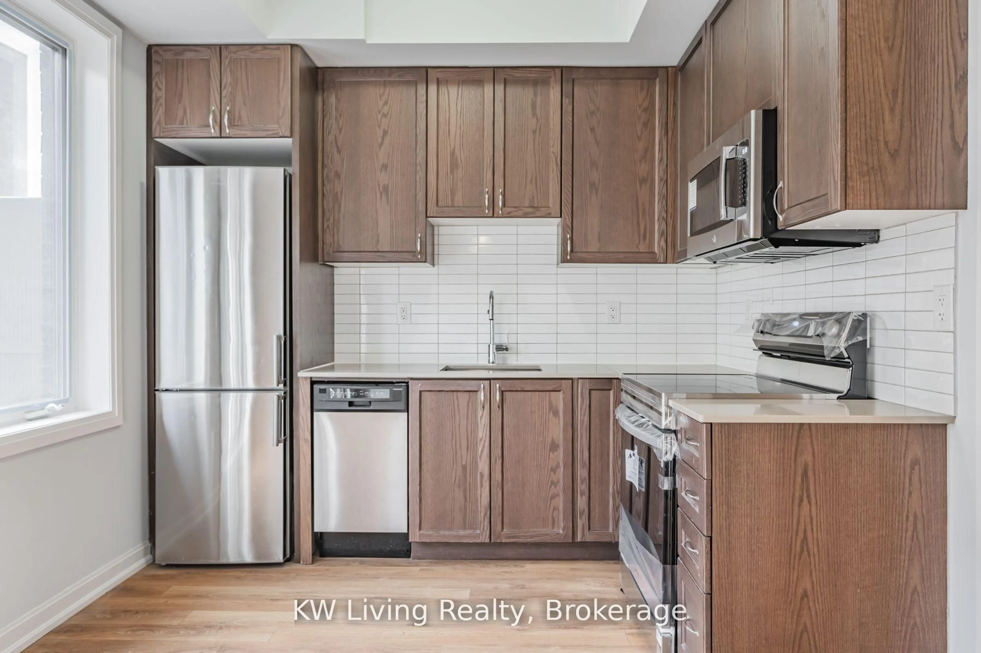 Standard kitchen, wood/laminate floor for 21 Caroline Carpenter Grve, Toronto Ontario M3K 0B1