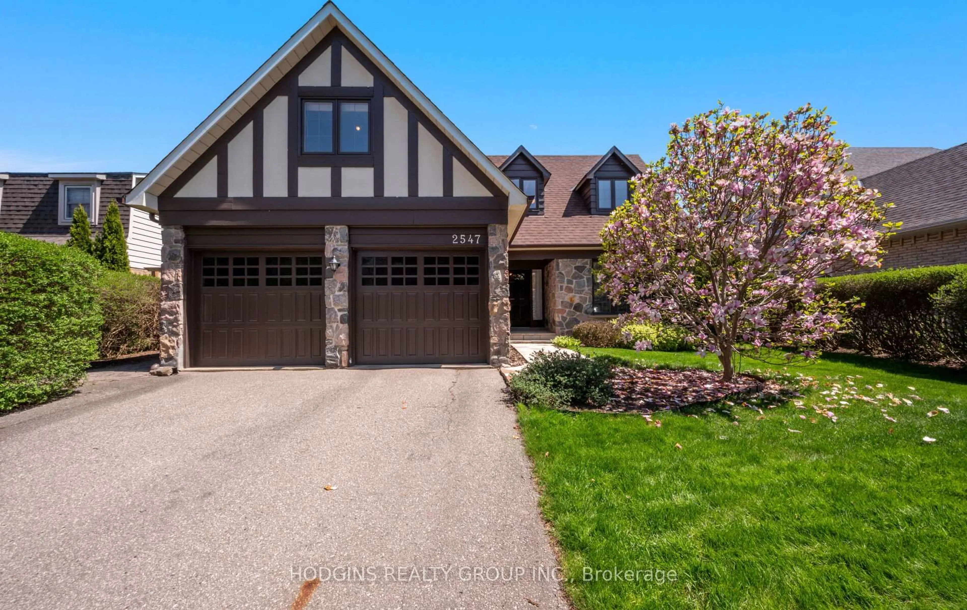 Home with brick exterior material, street for 2547 King Richard's Pl, Mississauga Ontario L5K 2H5