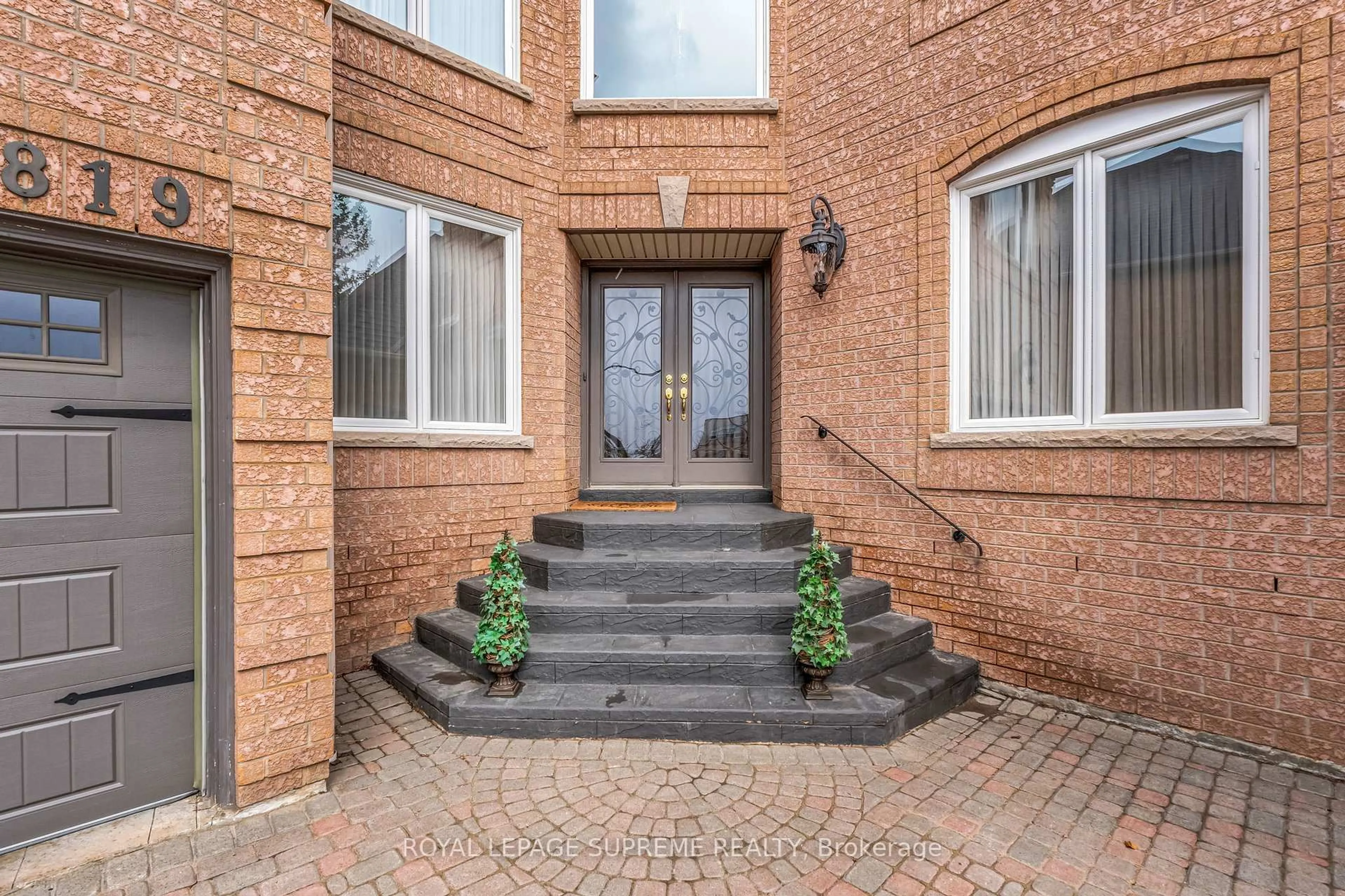 Unknown for 2819 Duncairn Dr, Mississauga Ontario L5M 5C6