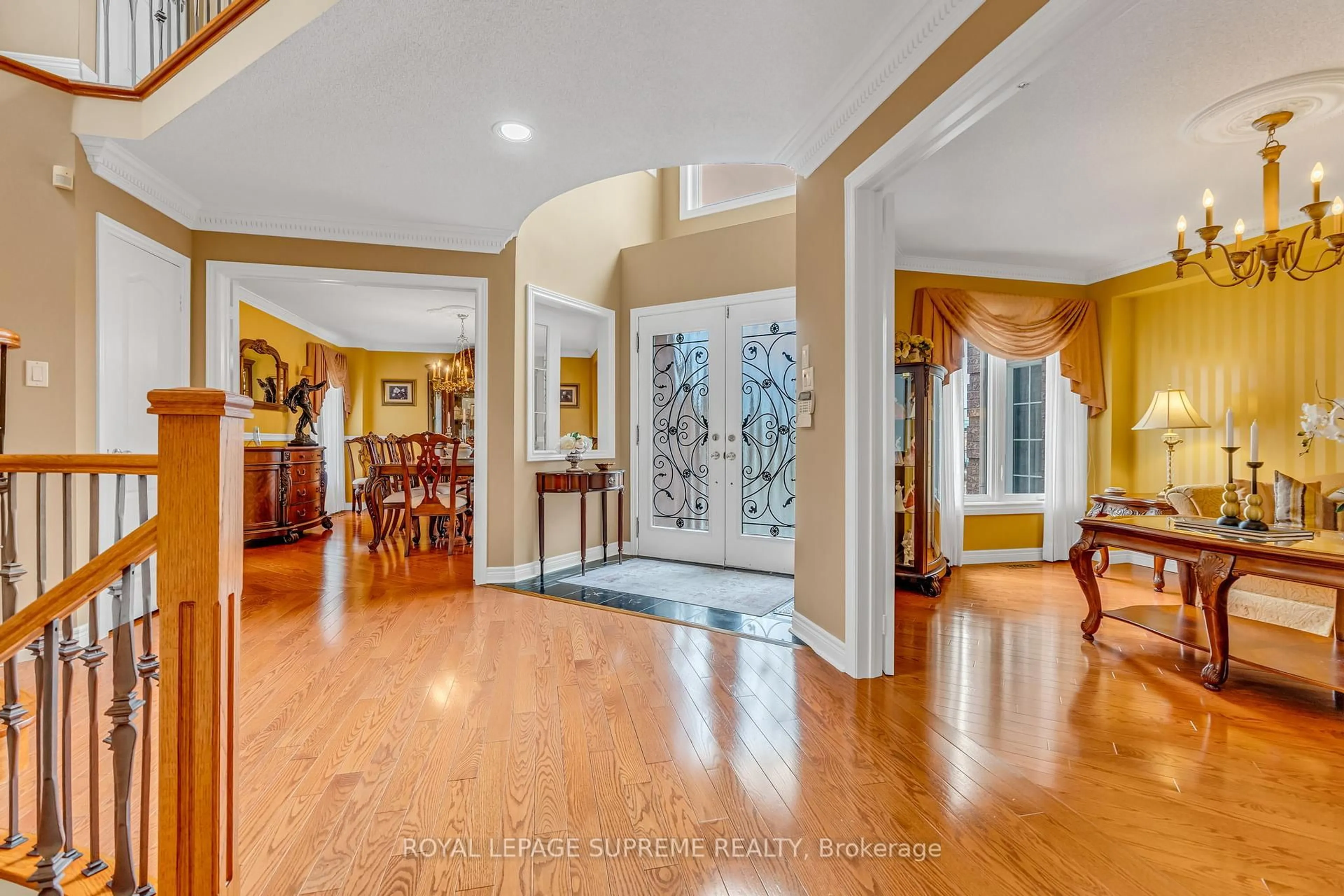Indoor foyer for 2819 Duncairn Dr, Mississauga Ontario L5M 5C6