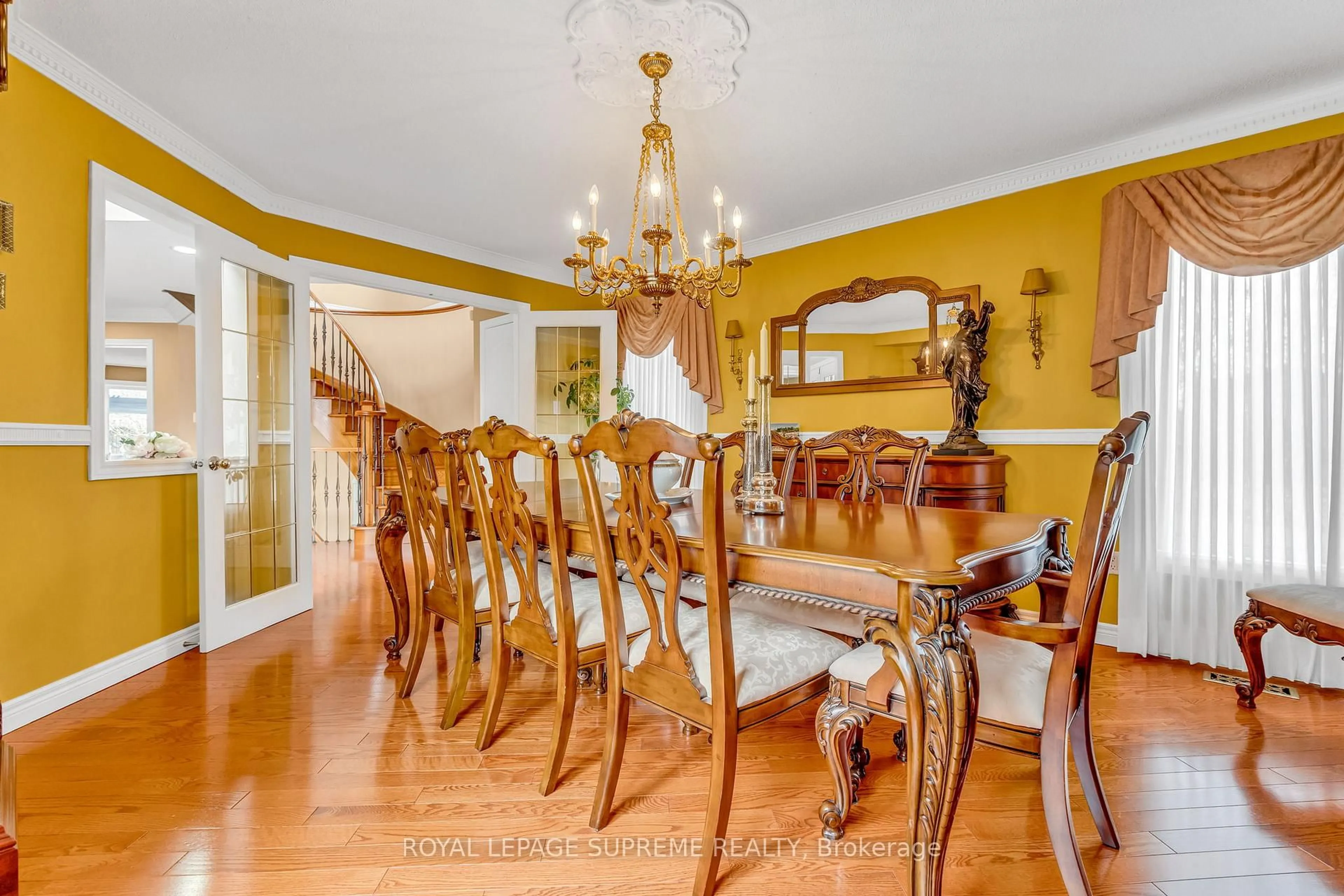 Dining room, wood/laminate floor for 2819 Duncairn Dr, Mississauga Ontario L5M 5C6
