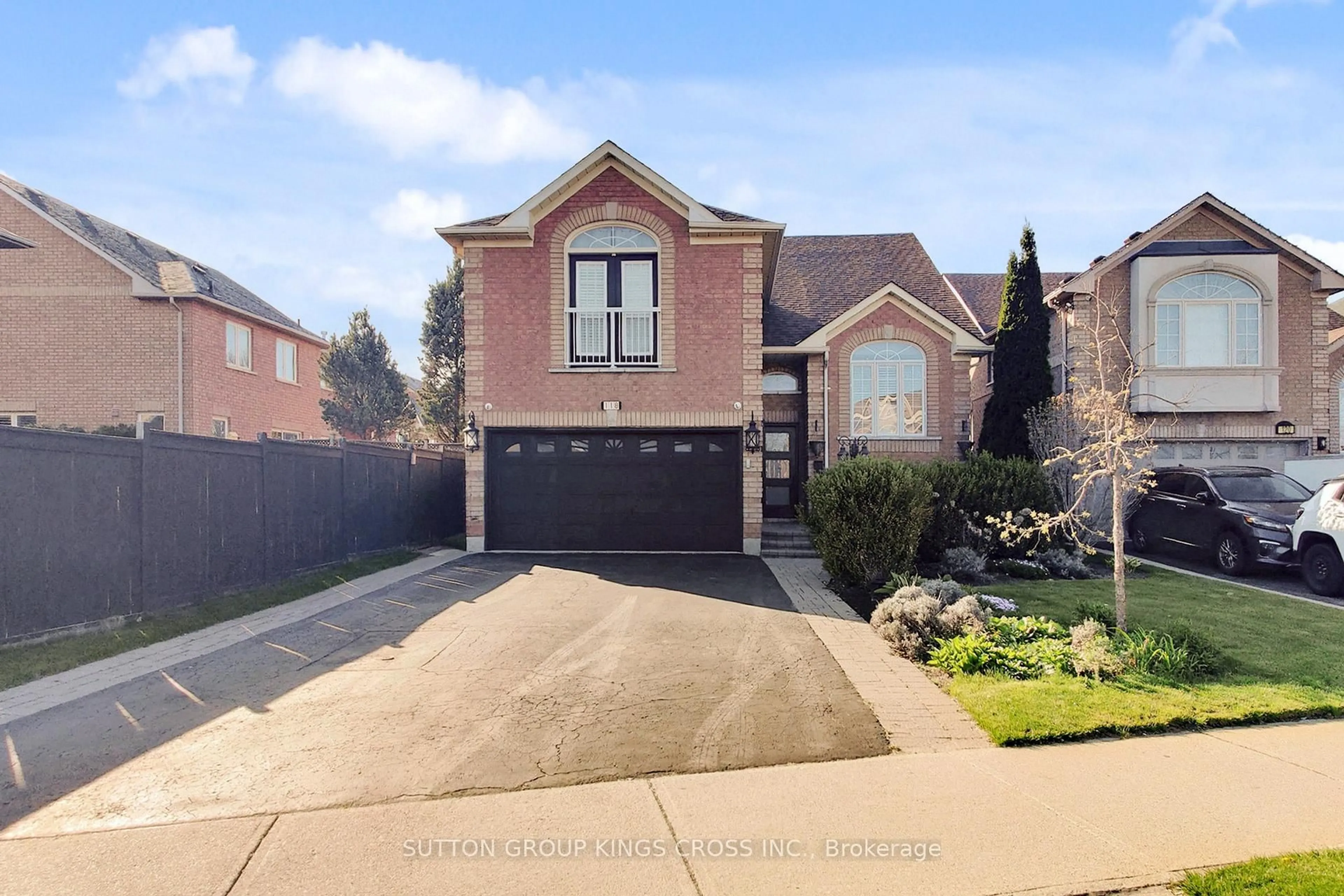 Home with brick exterior material, street for 118 Van Scott Dr, Brampton Ontario L7A 1N4