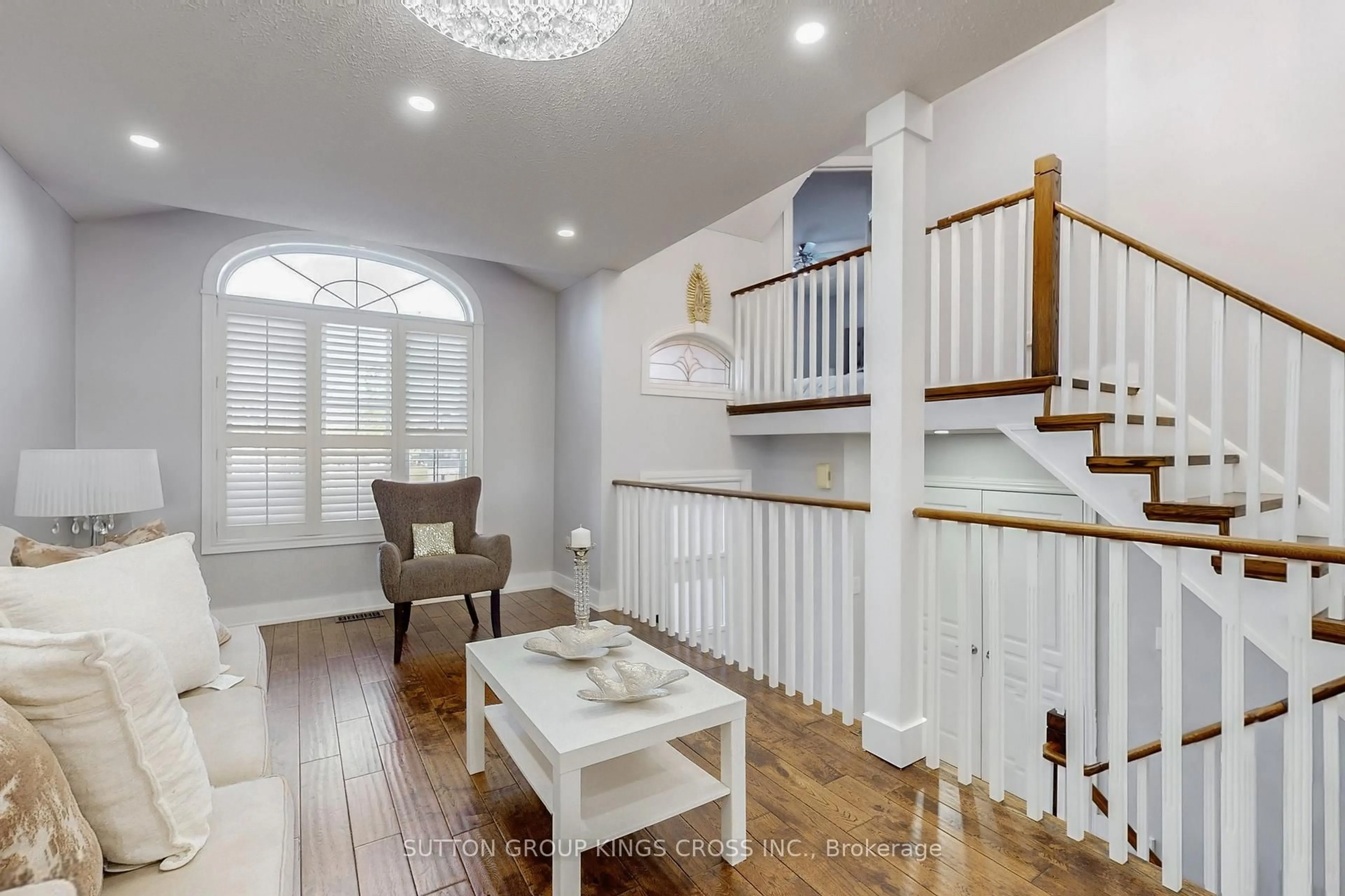 Indoor entryway for 118 Van Scott Dr, Brampton Ontario L7A 1N4