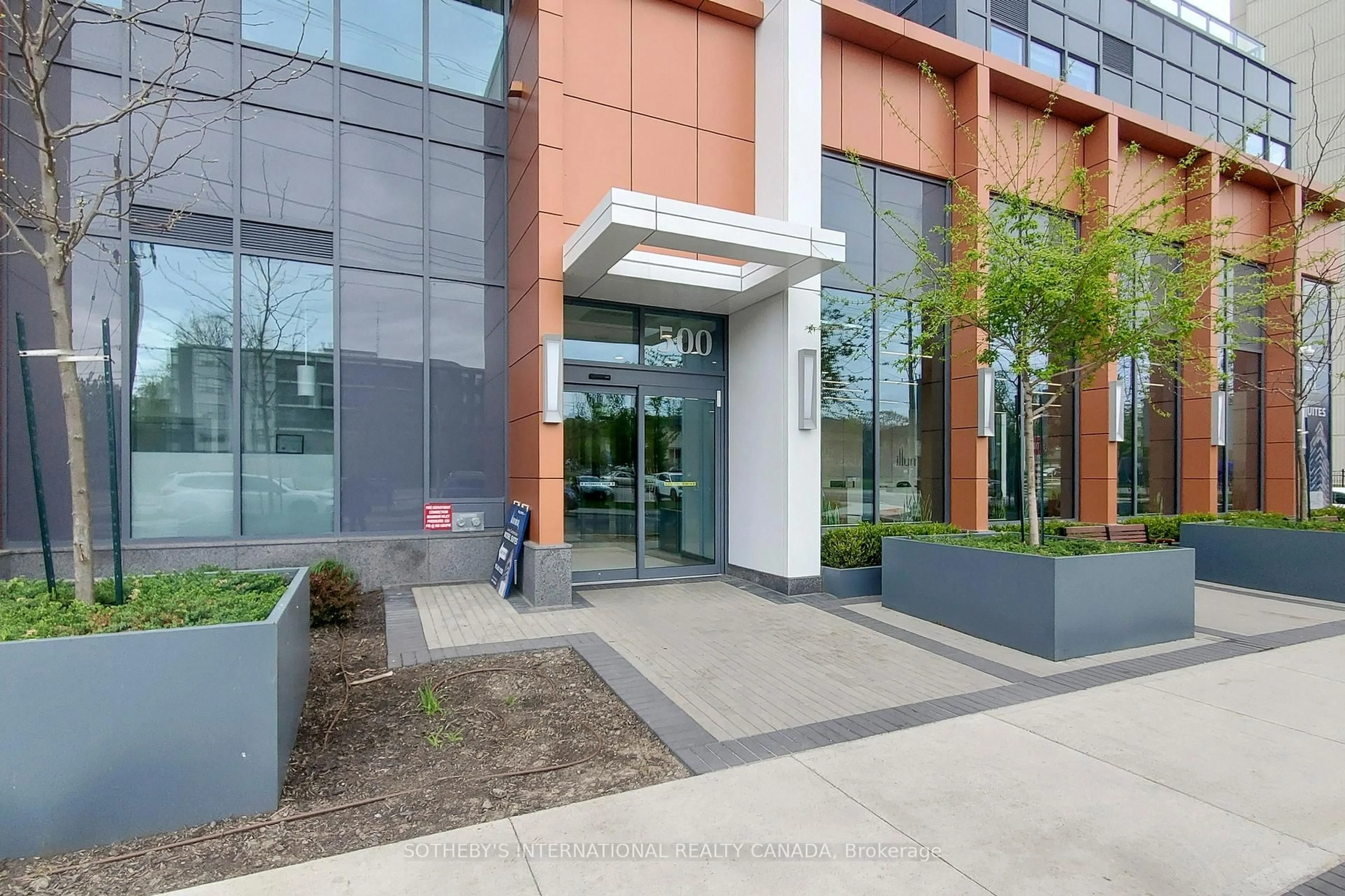 Indoor foyer for 500 Brock Ave #707, Burlington Ontario L7S 0A5