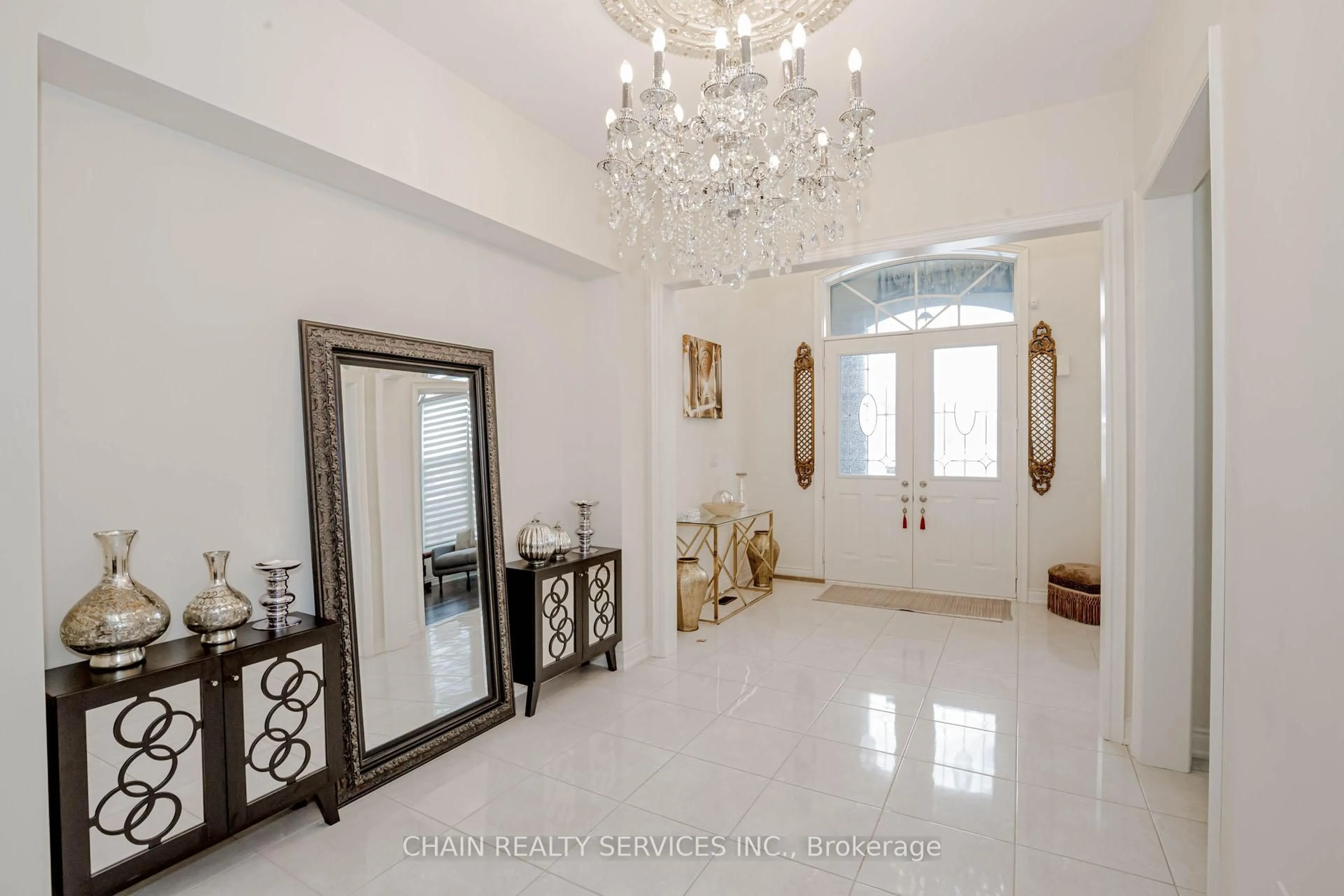Indoor foyer for 7 Hagerman Rd, Brampton Ontario L6P 4C1