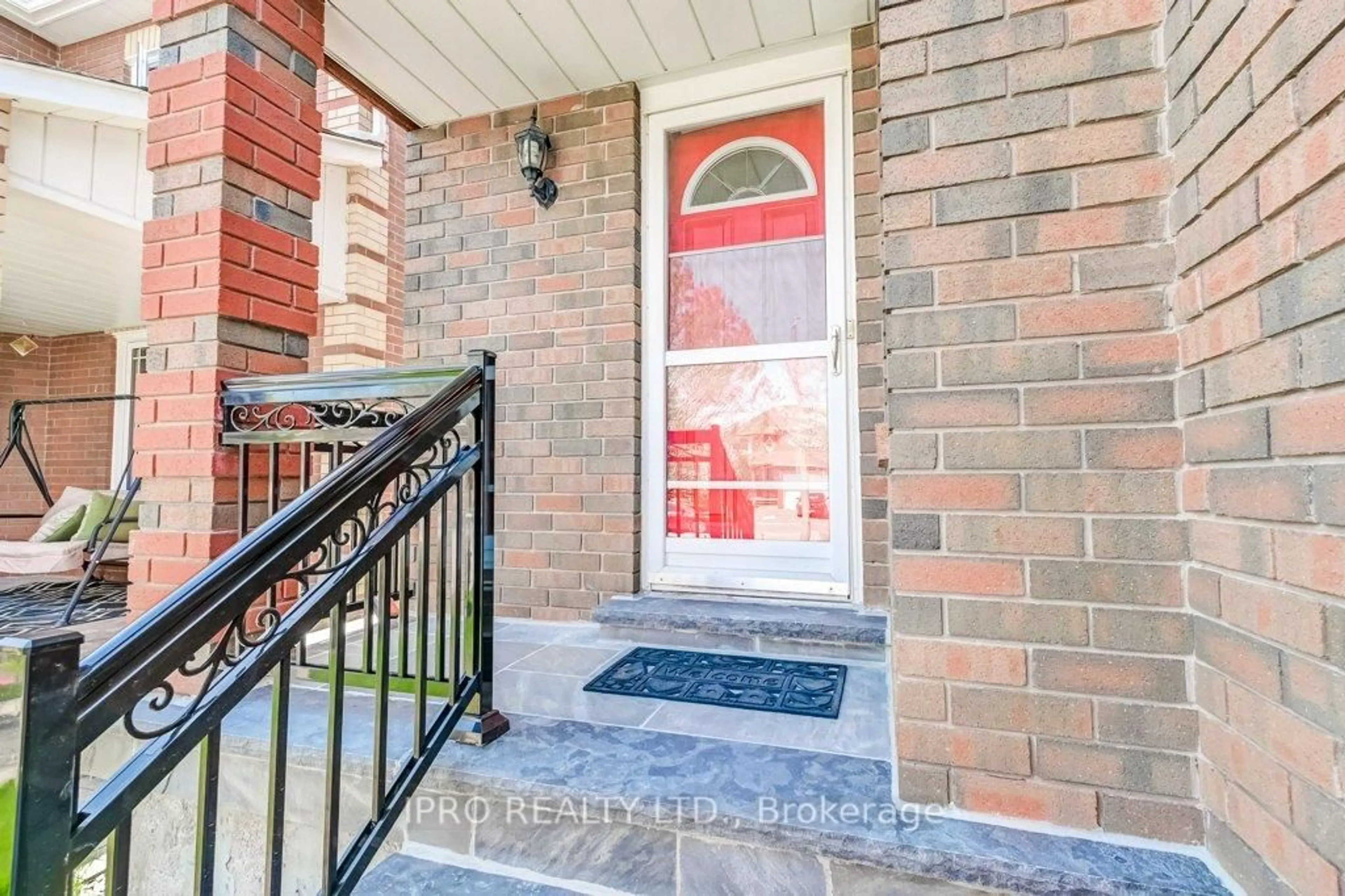 Indoor entryway for 195 Howard Cres, Orangeville Ontario L9W 4W5