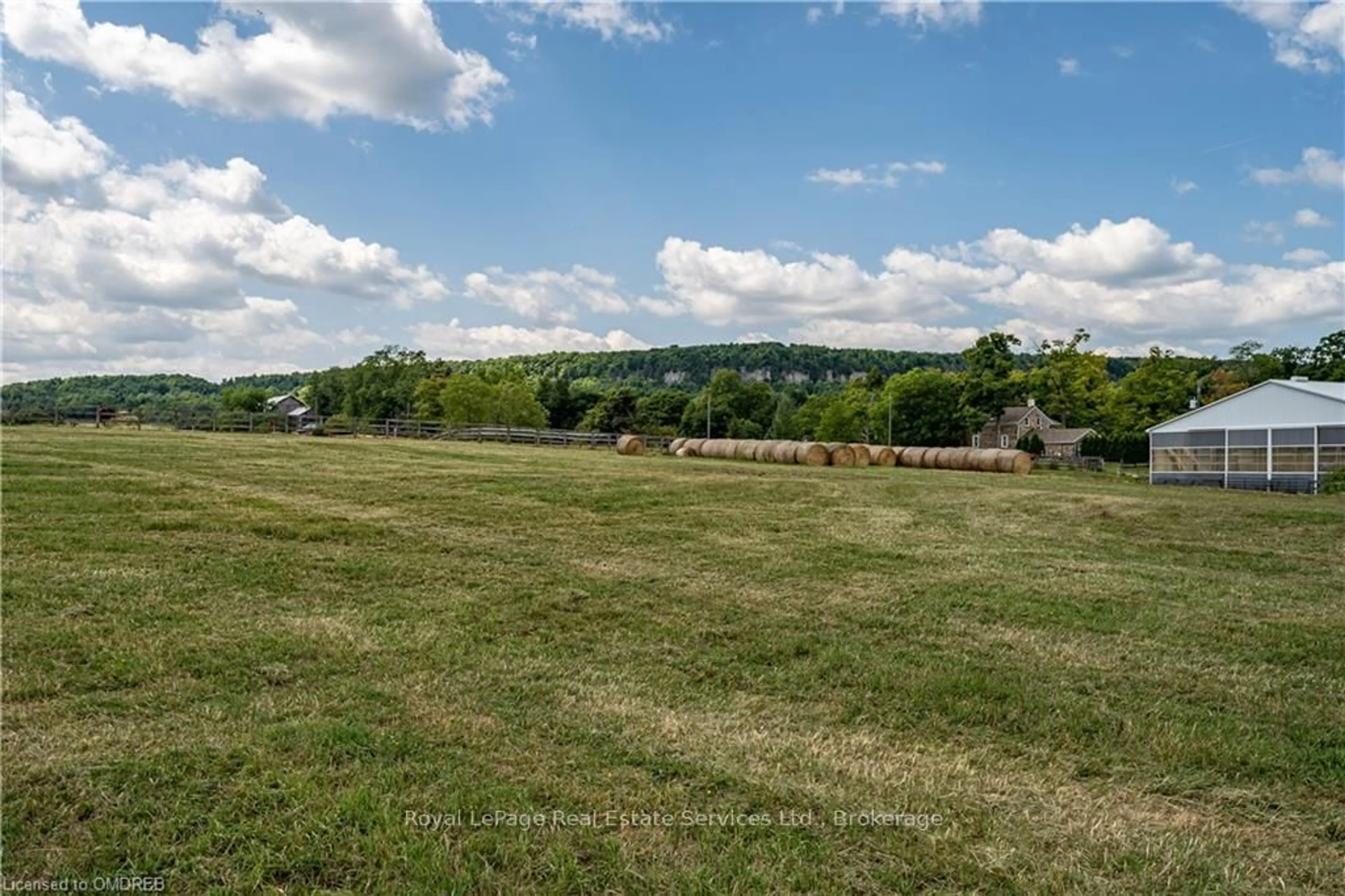A pic from outside/outdoor area/front of a property/back of a property/a pic from drone, mountain view for 4197 Walkers Line, Burlington Ontario L7M 0Y7