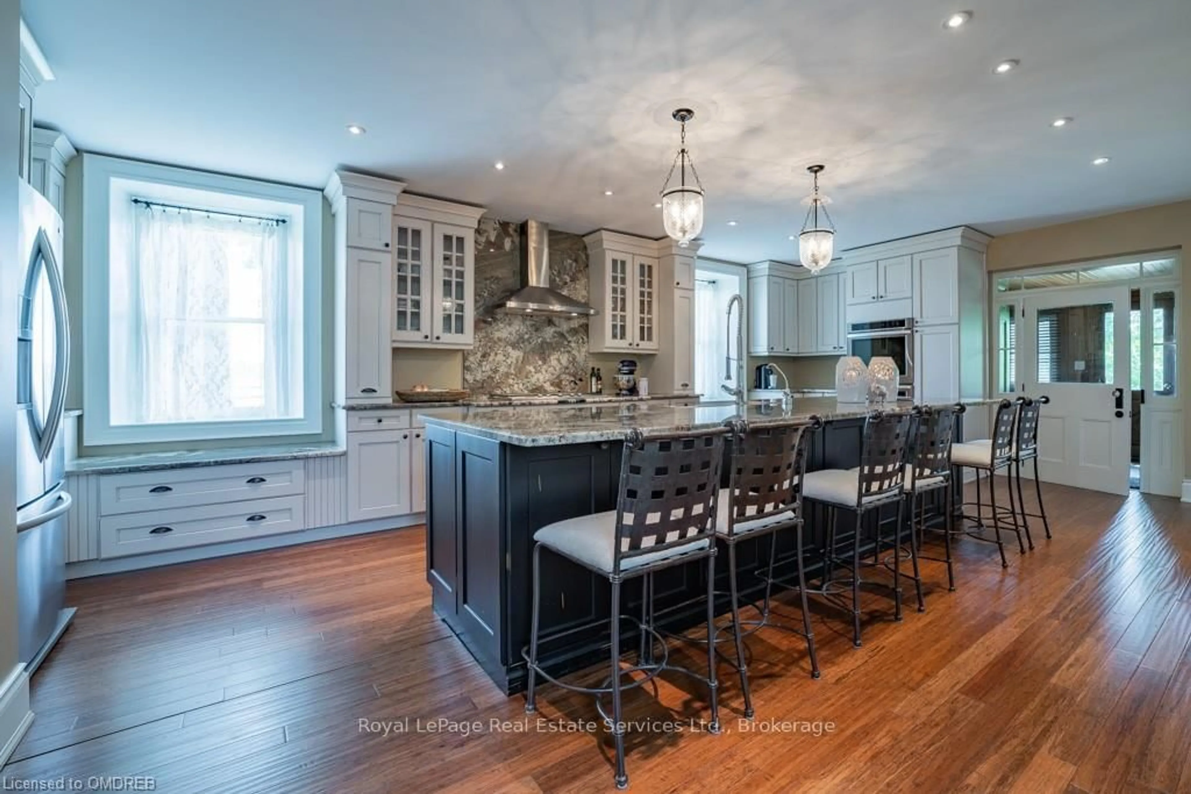 Open concept kitchen, unknown for 4197 Walkers Line, Burlington Ontario L7M 0Y7