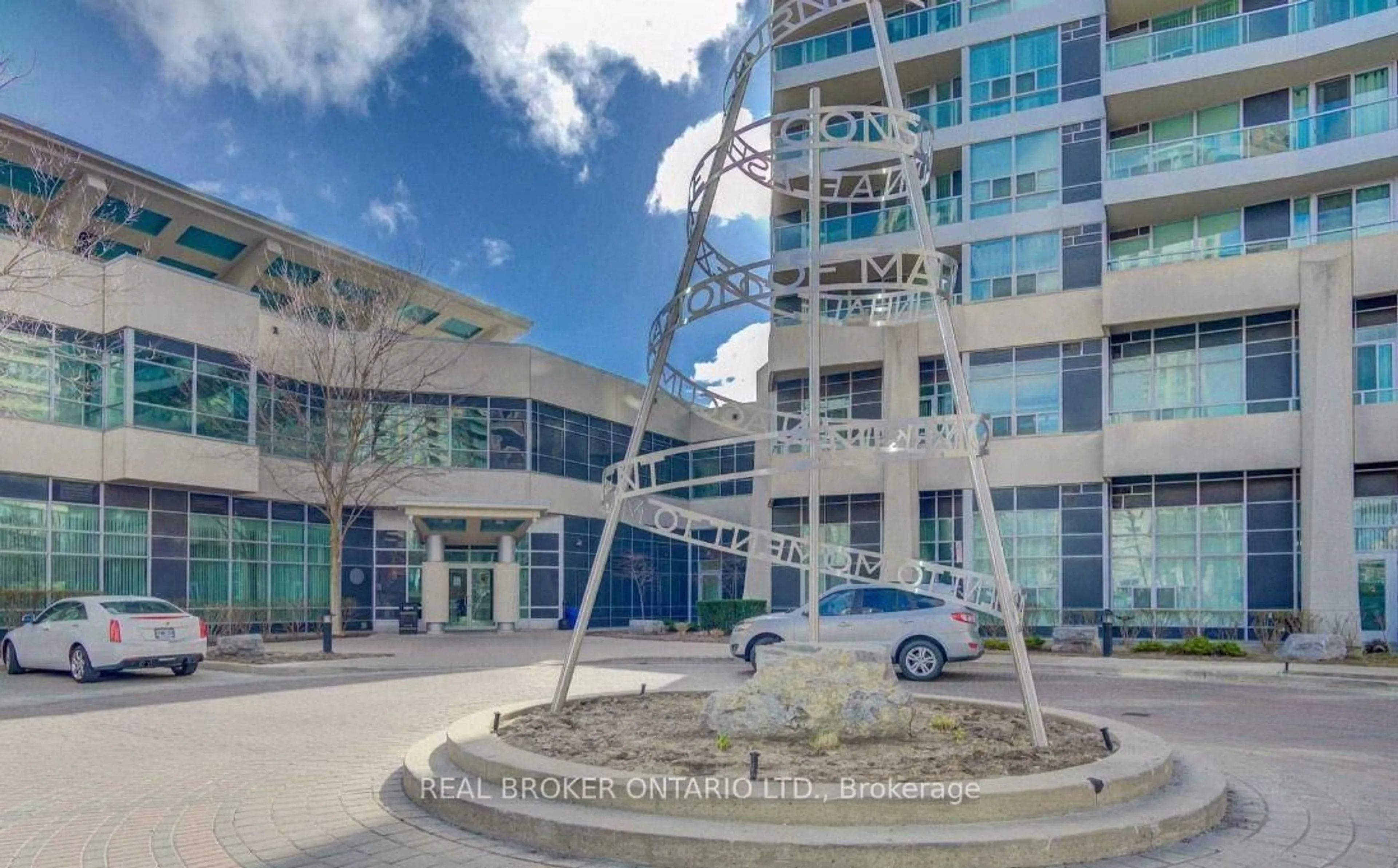 Indoor foyer for 33 Elm Dr #2809, Mississauga Ontario L5B 4M2