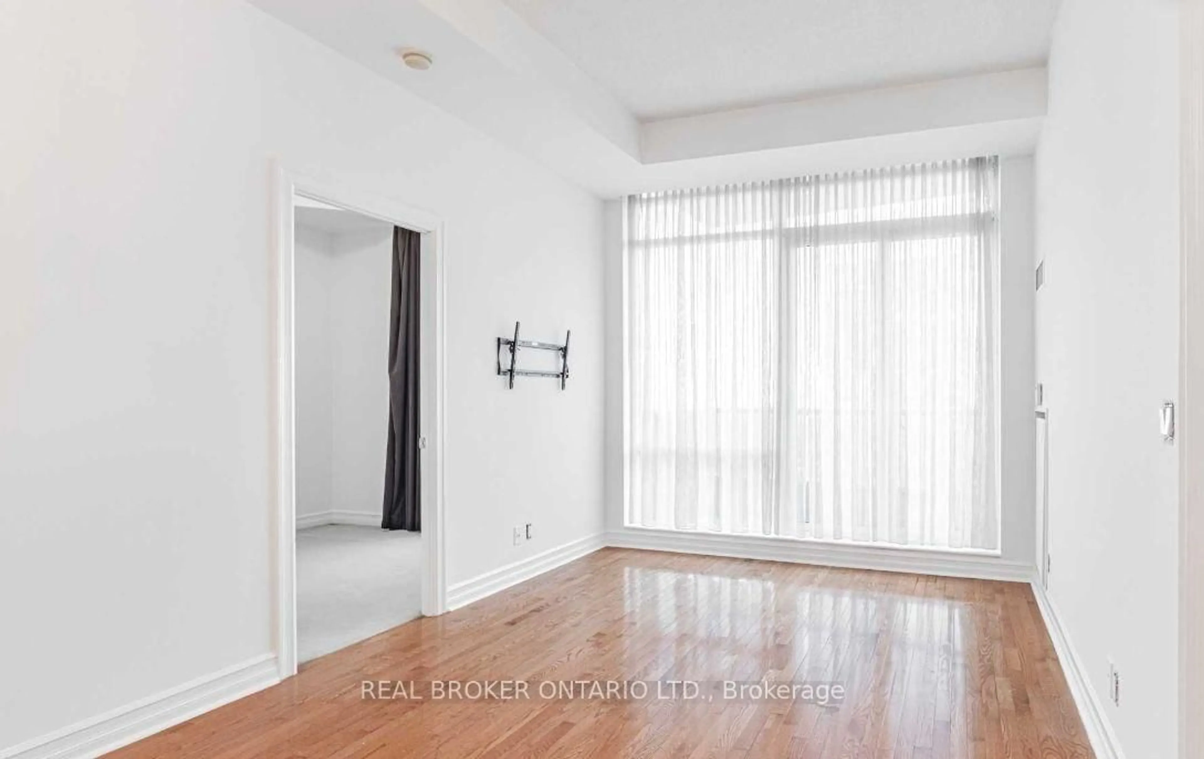 A pic of a room for 33 Elm Dr #2809, Mississauga Ontario L5B 4M2