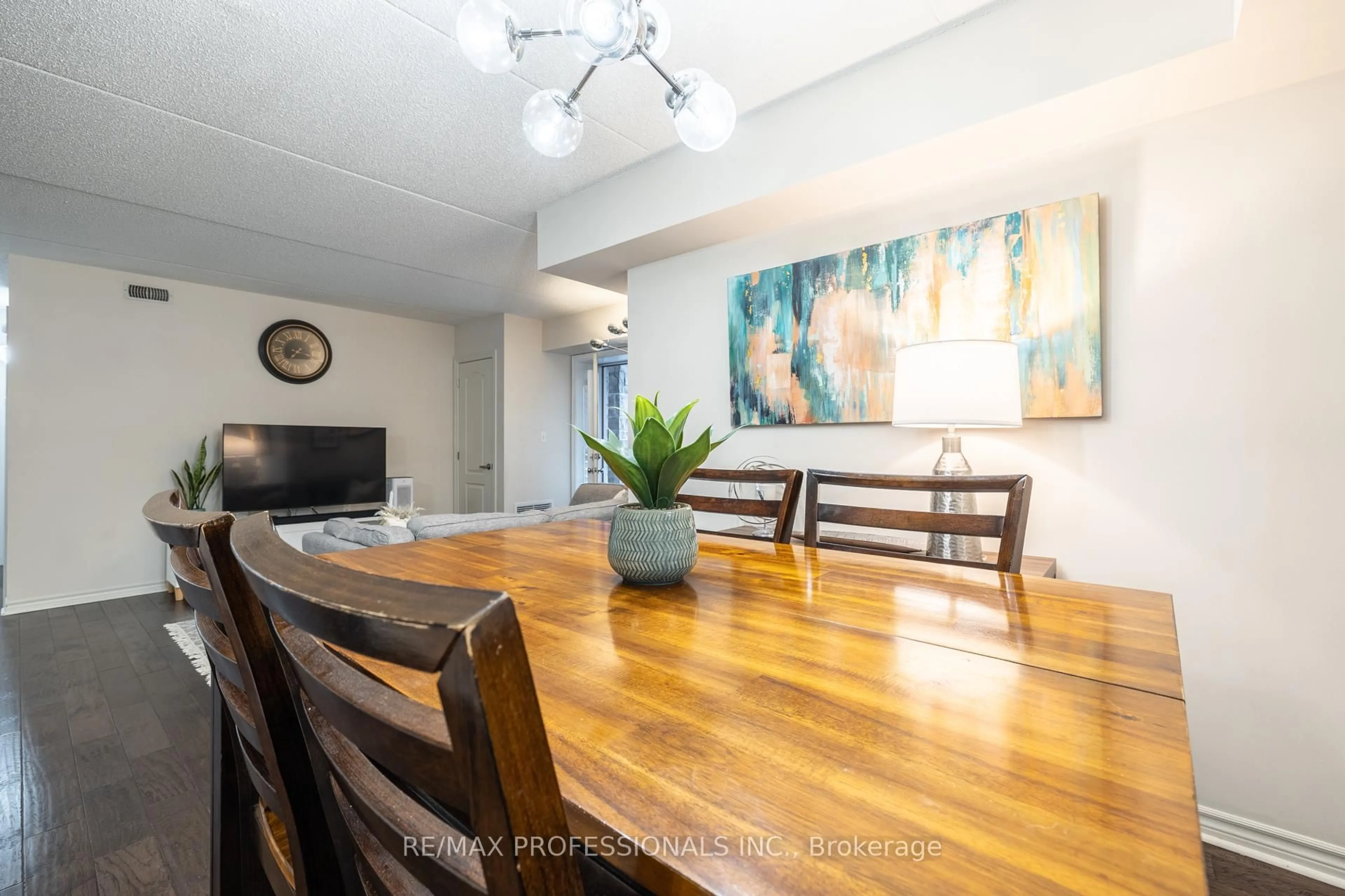 Dining room, wood/laminate floor for 1440 Main St #108, Milton Ontario L9T 8W3
