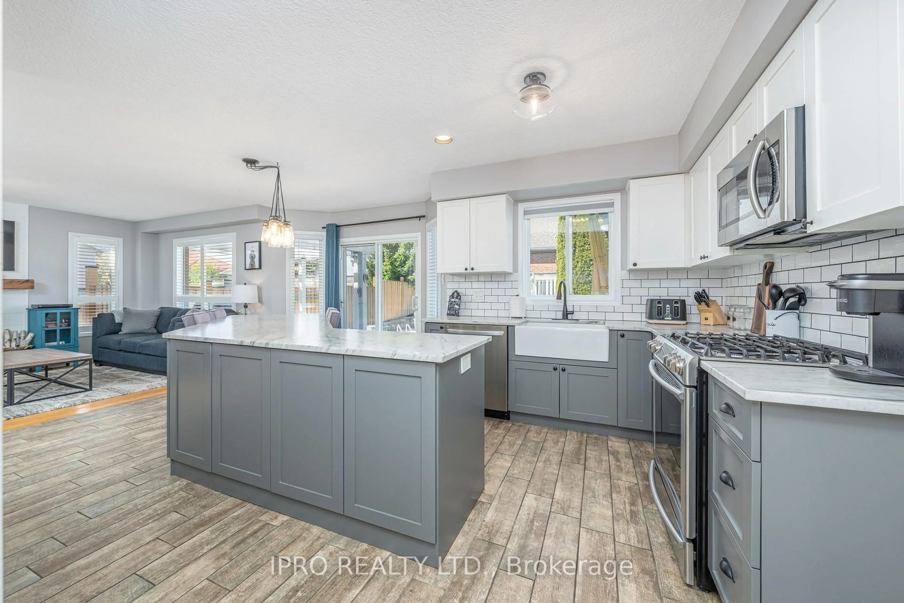 Open concept kitchen, ceramic/tile floor for 68 Hunter Rd, Orangeville Ontario L9W 5C5