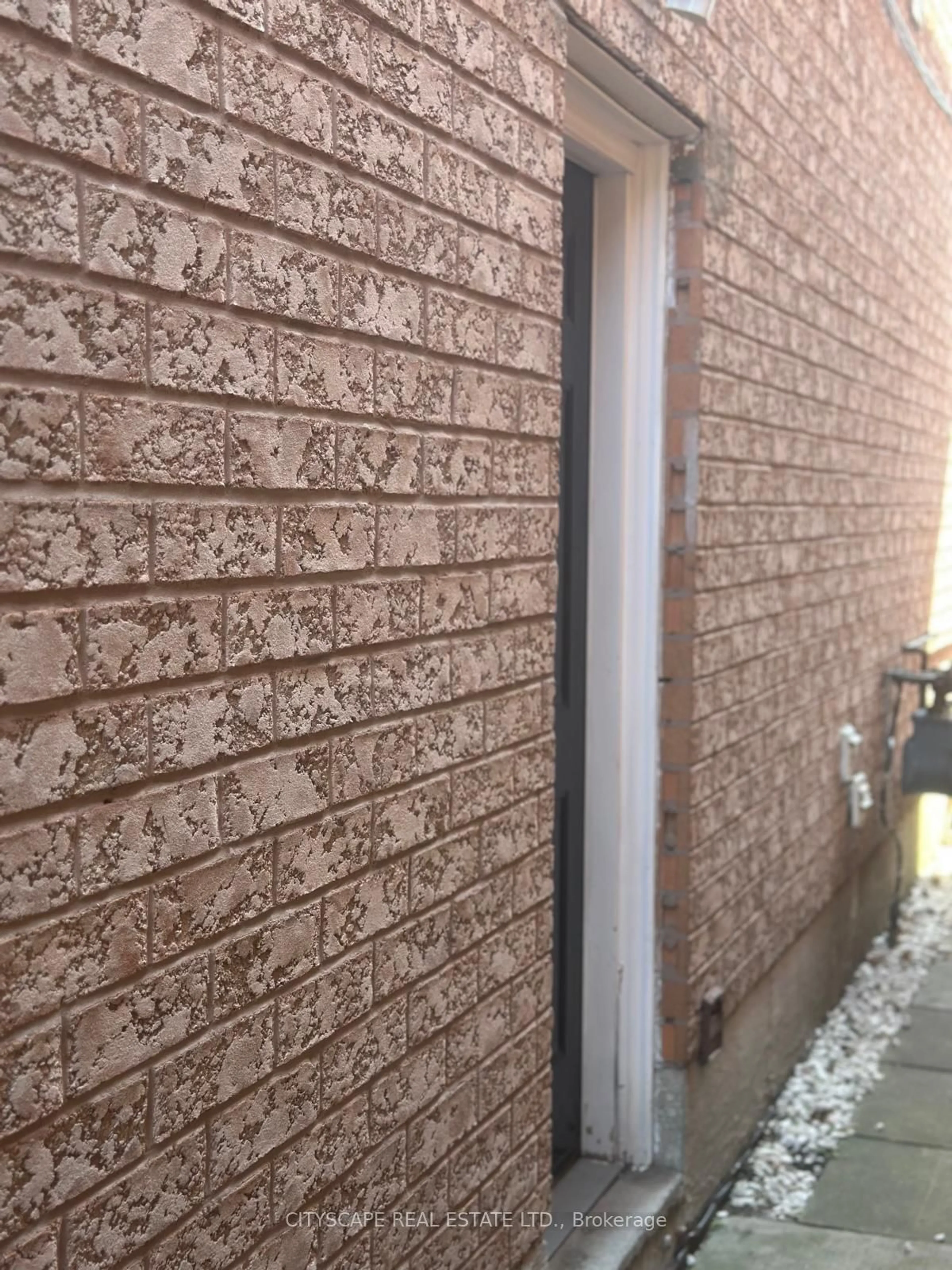 Home with brick exterior material, street for 973 Applecroft Circ, Mississauga Ontario L5V 2A5