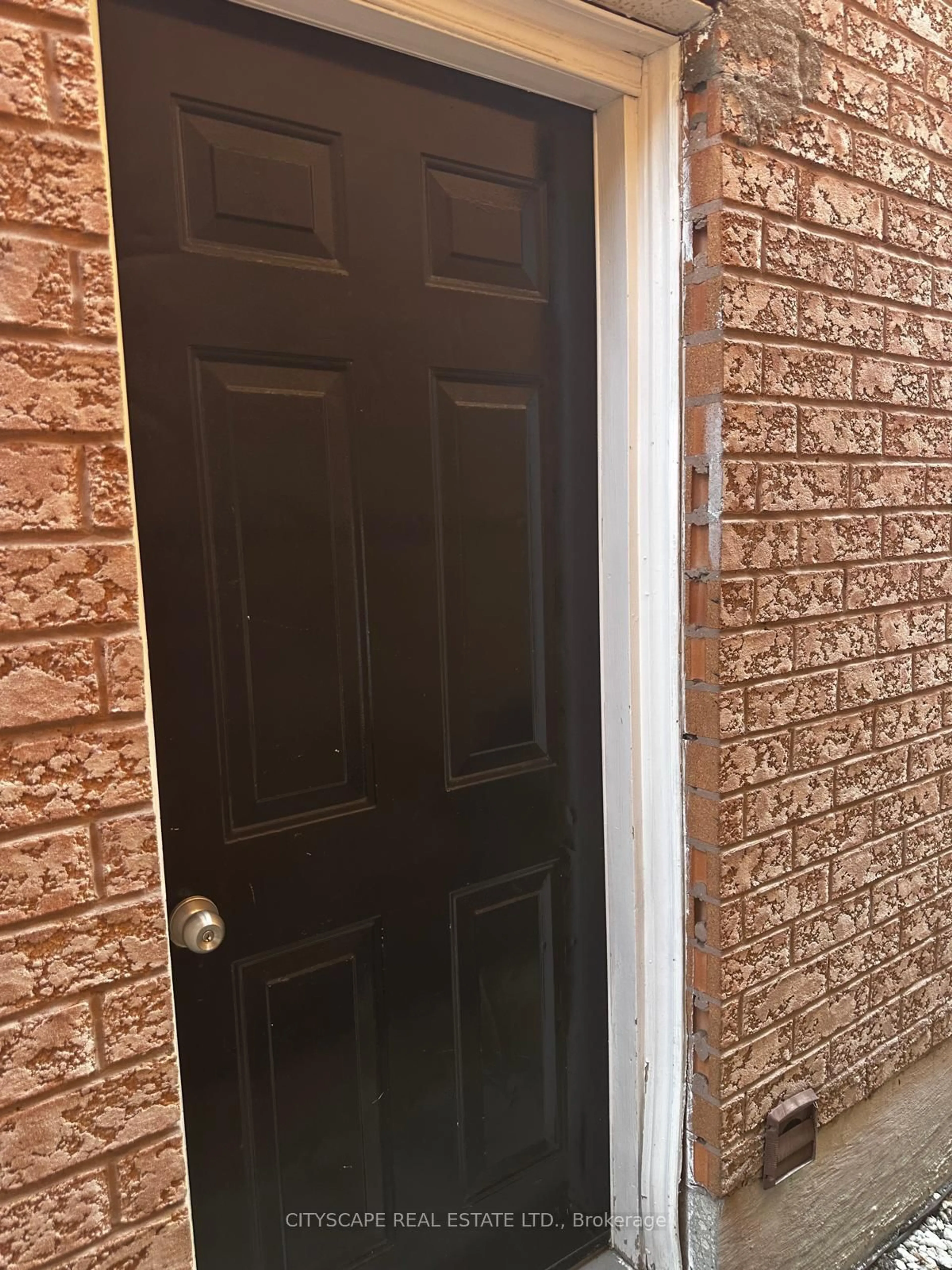 Indoor entryway for 973 Applecroft Circ, Mississauga Ontario L5V 2A5