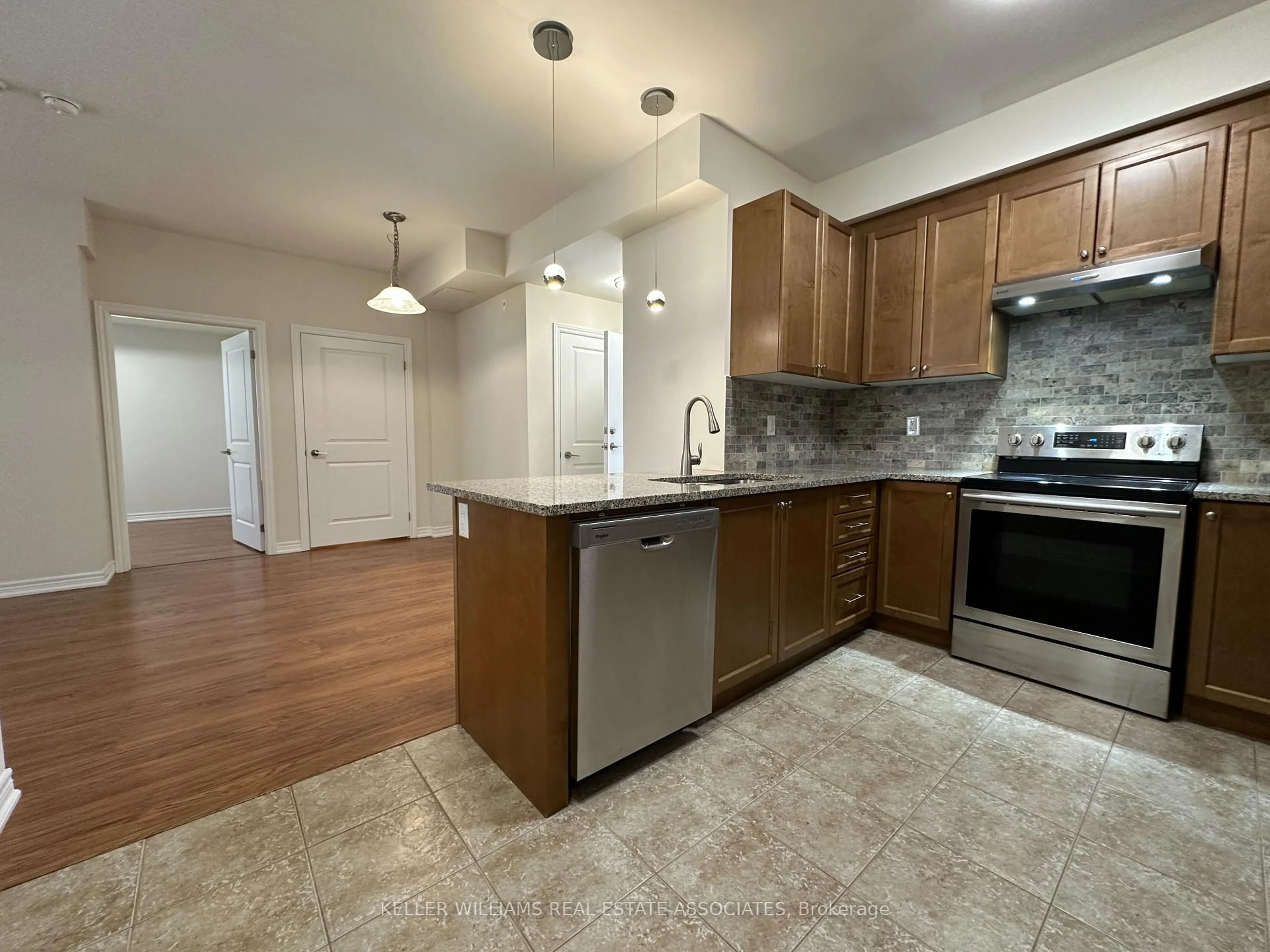 Open concept kitchen, unknown for 269 Georgian Dr #108, Oakville Ontario L6H 0H1