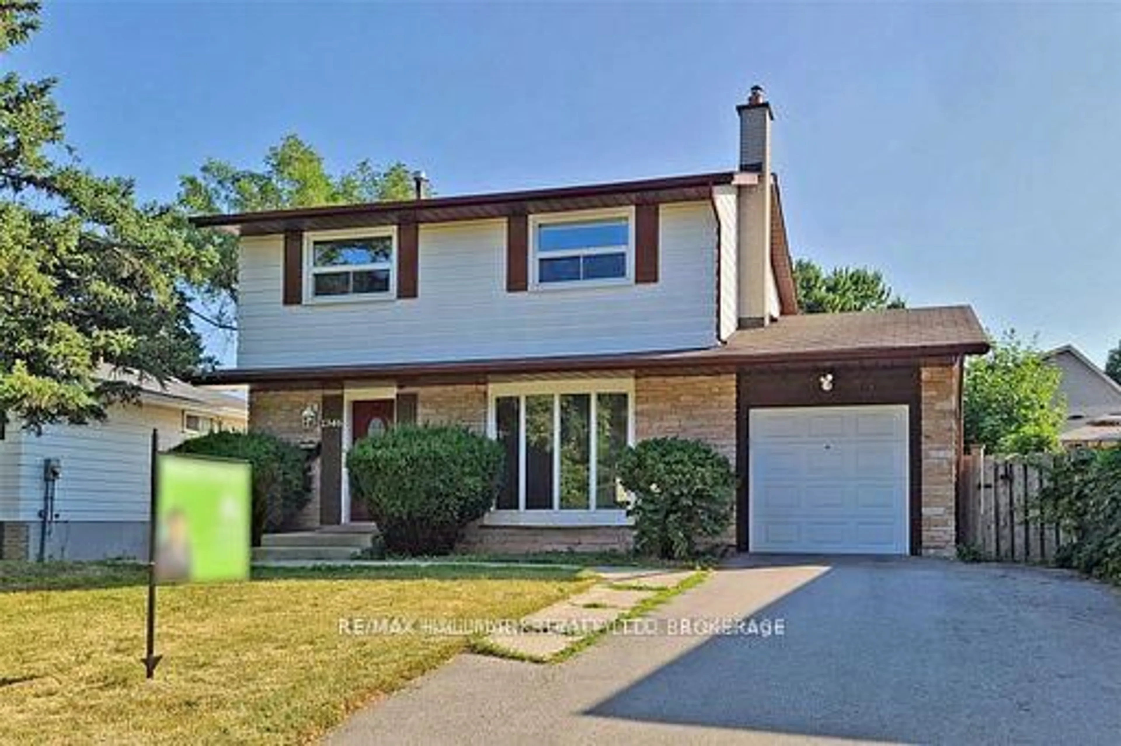 Home with brick exterior material, street for 1346 Oxford Ave, Oakville Ontario L6H 1T1
