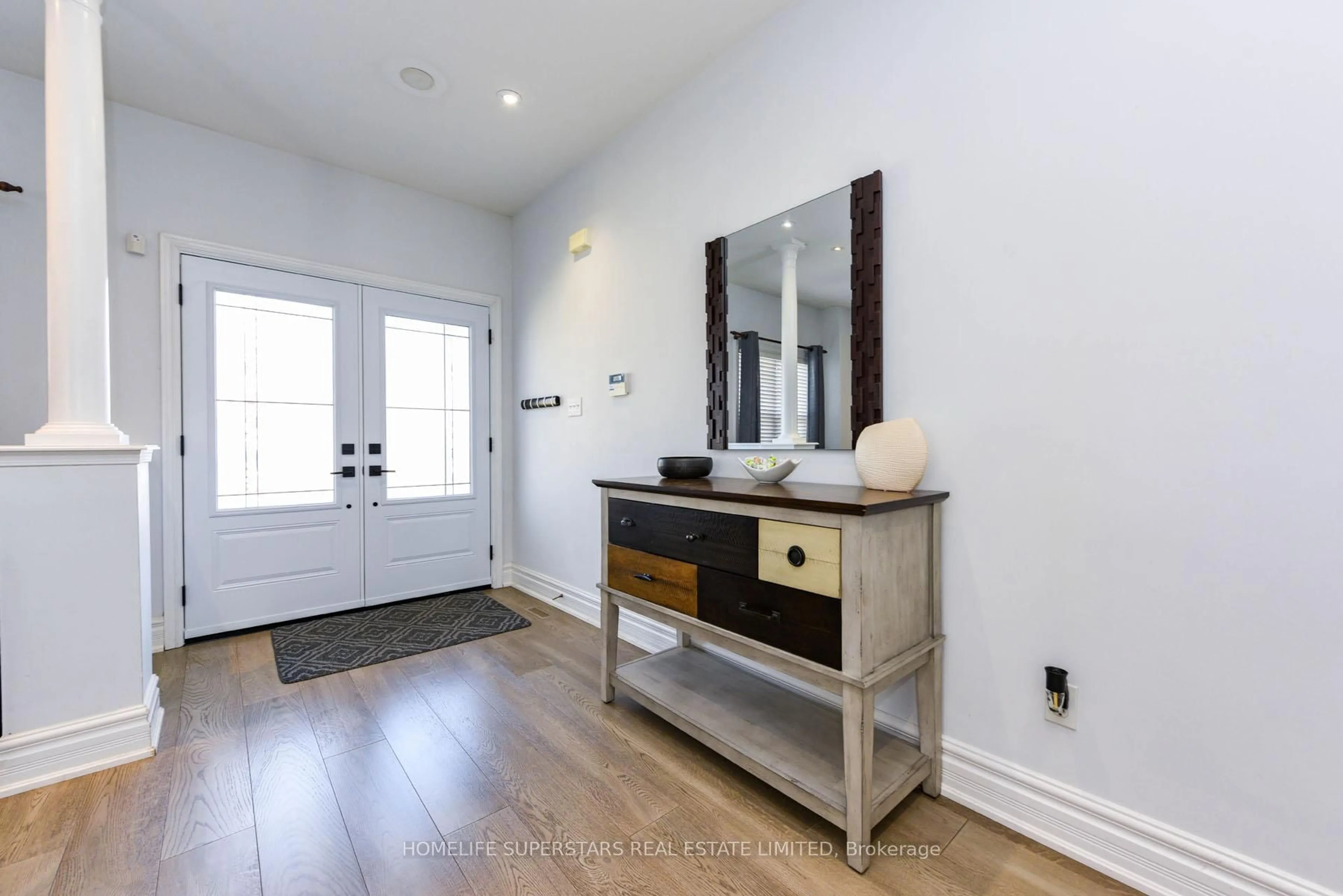 Indoor entryway for 3856 Brinwood Gate, Mississauga Ontario L5M 7H2
