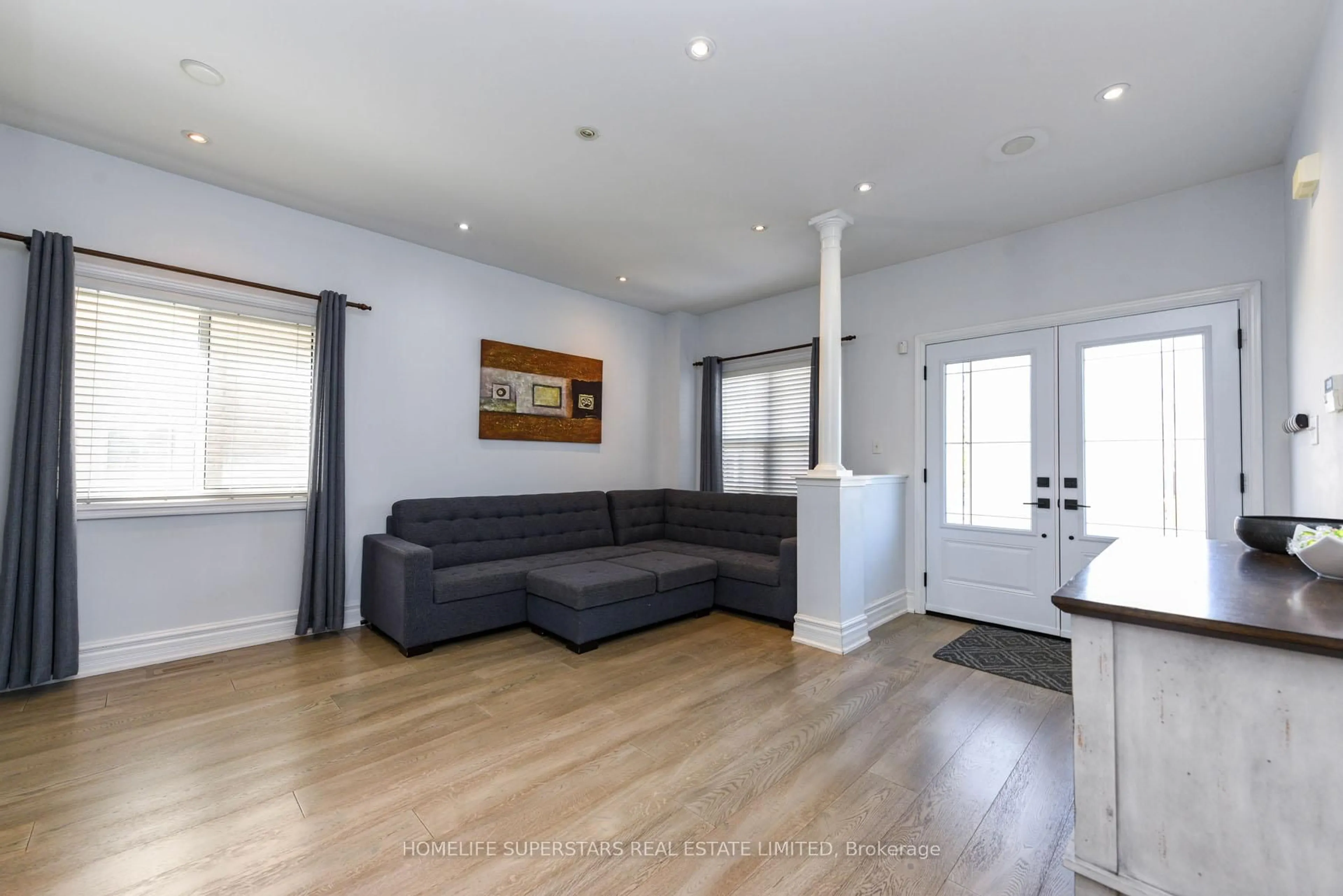 Living room with furniture, wood/laminate floor for 3856 Brinwood Gate, Mississauga Ontario L5M 7H2