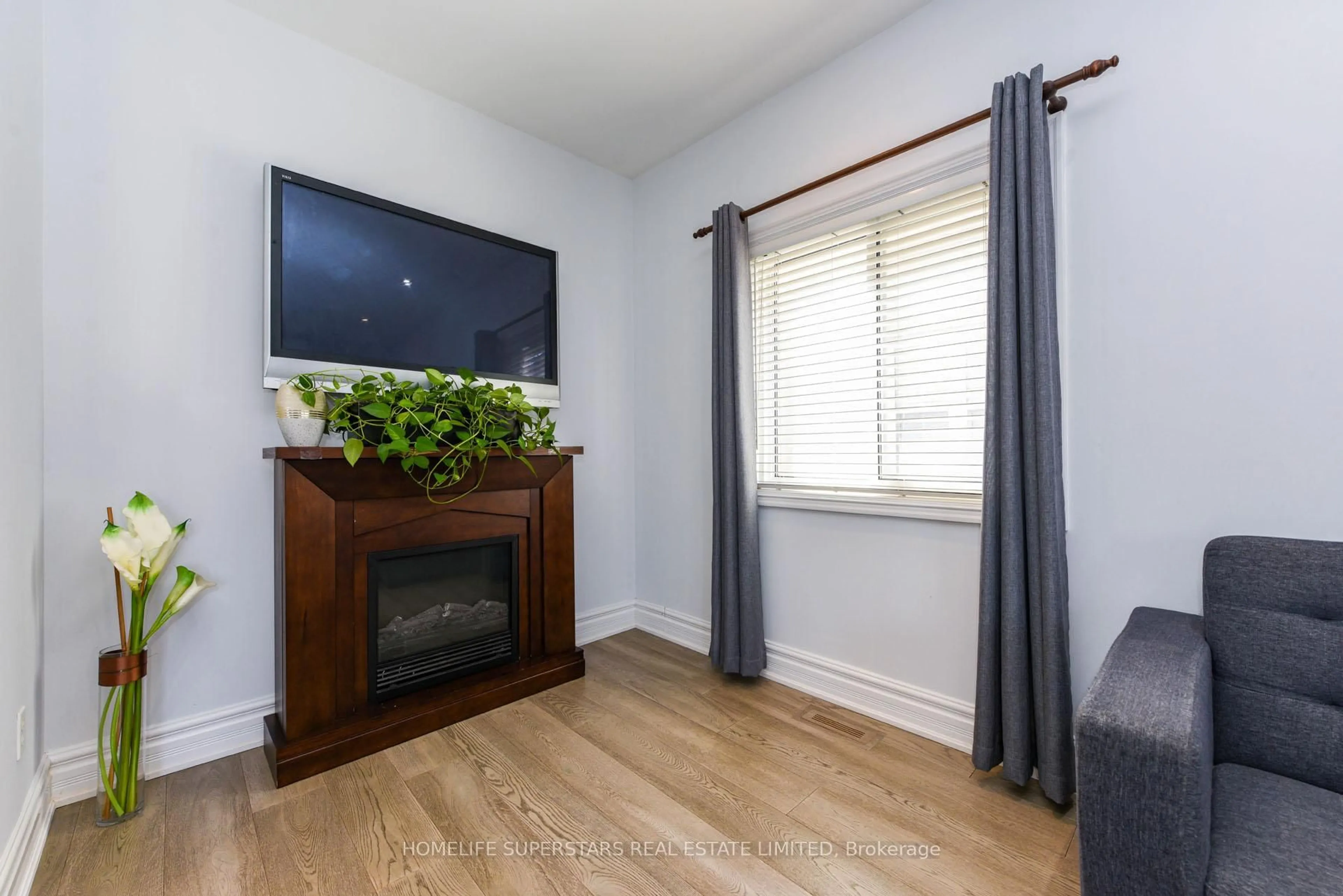 A pic of a room for 3856 Brinwood Gate, Mississauga Ontario L5M 7H2