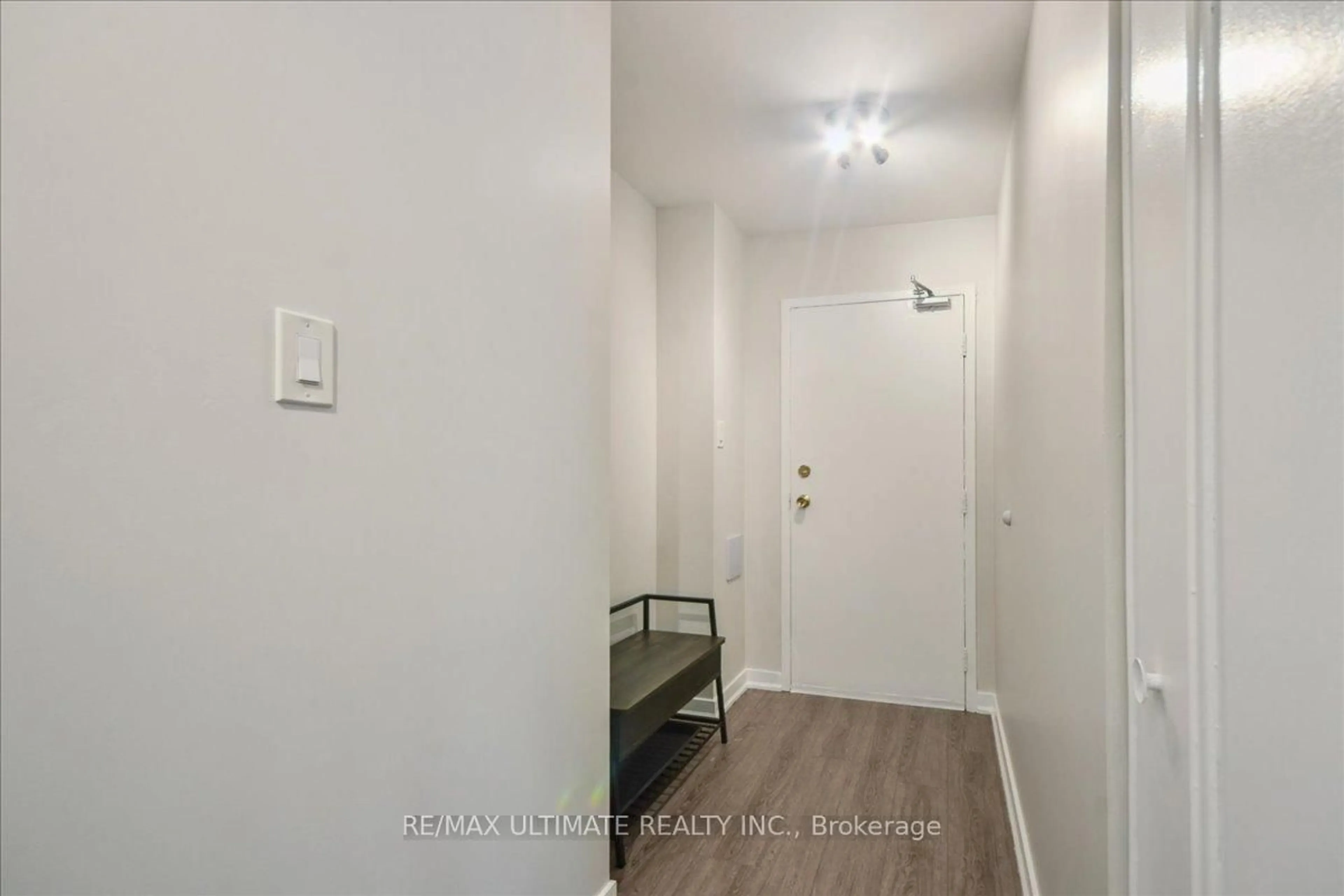 Indoor entryway for 2001 Bonnymede St #46, Mississauga Ontario L5J 4H8
