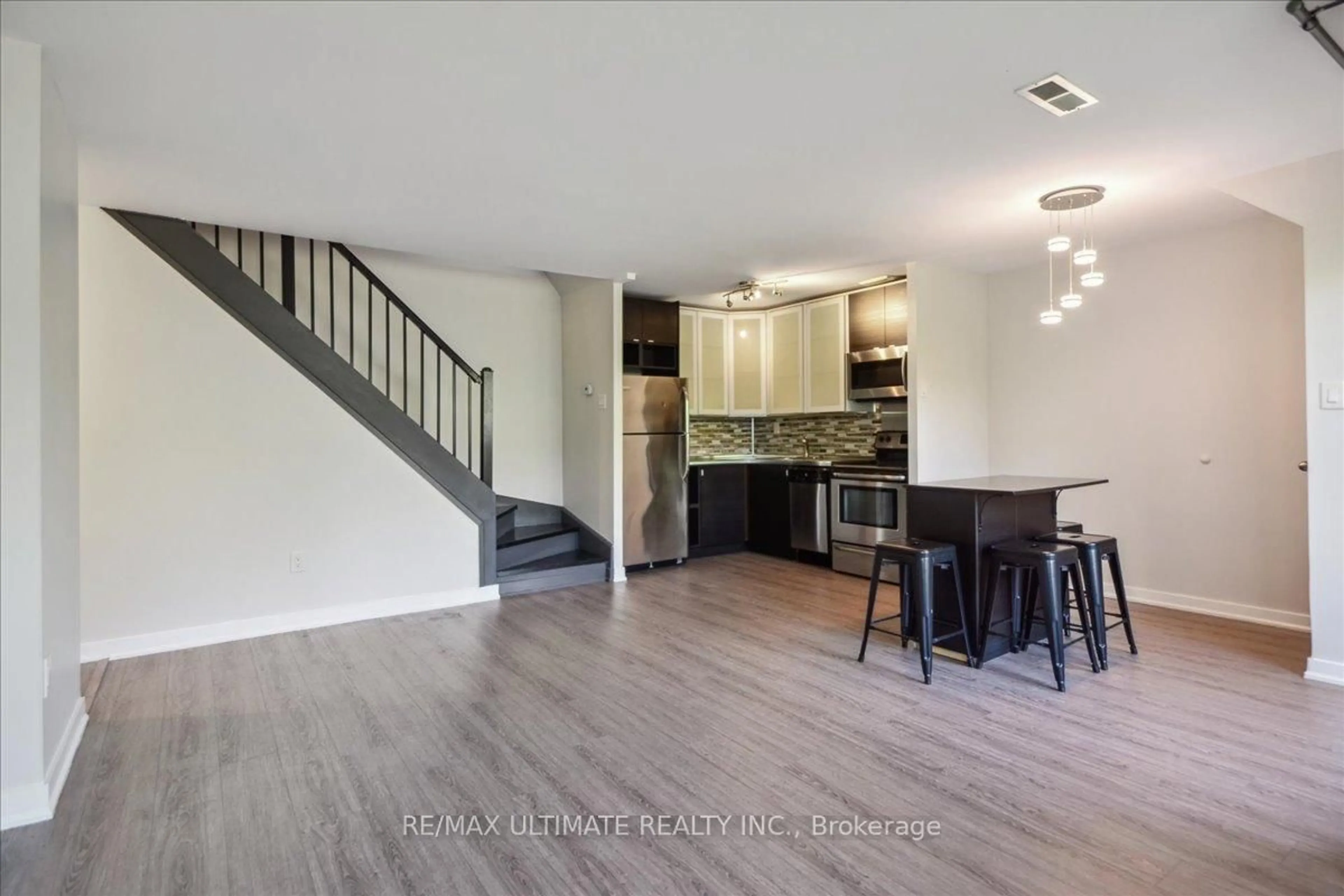 Open concept kitchen, unknown for 2001 Bonnymede St #46, Mississauga Ontario L5J 4H8