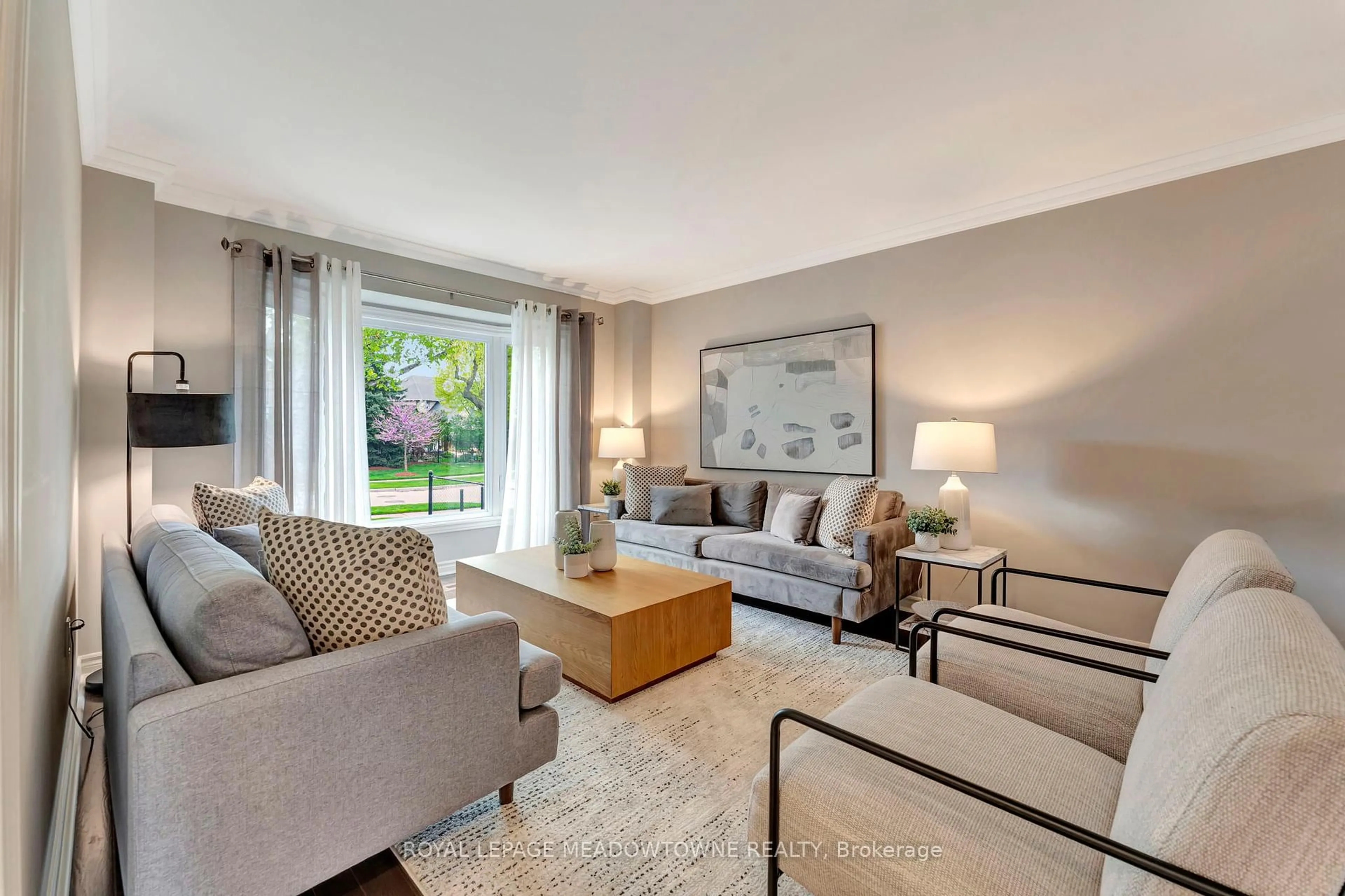 Living room with furniture, unknown for 2008 Peak Pl, Oakville Ontario L6H 5T2