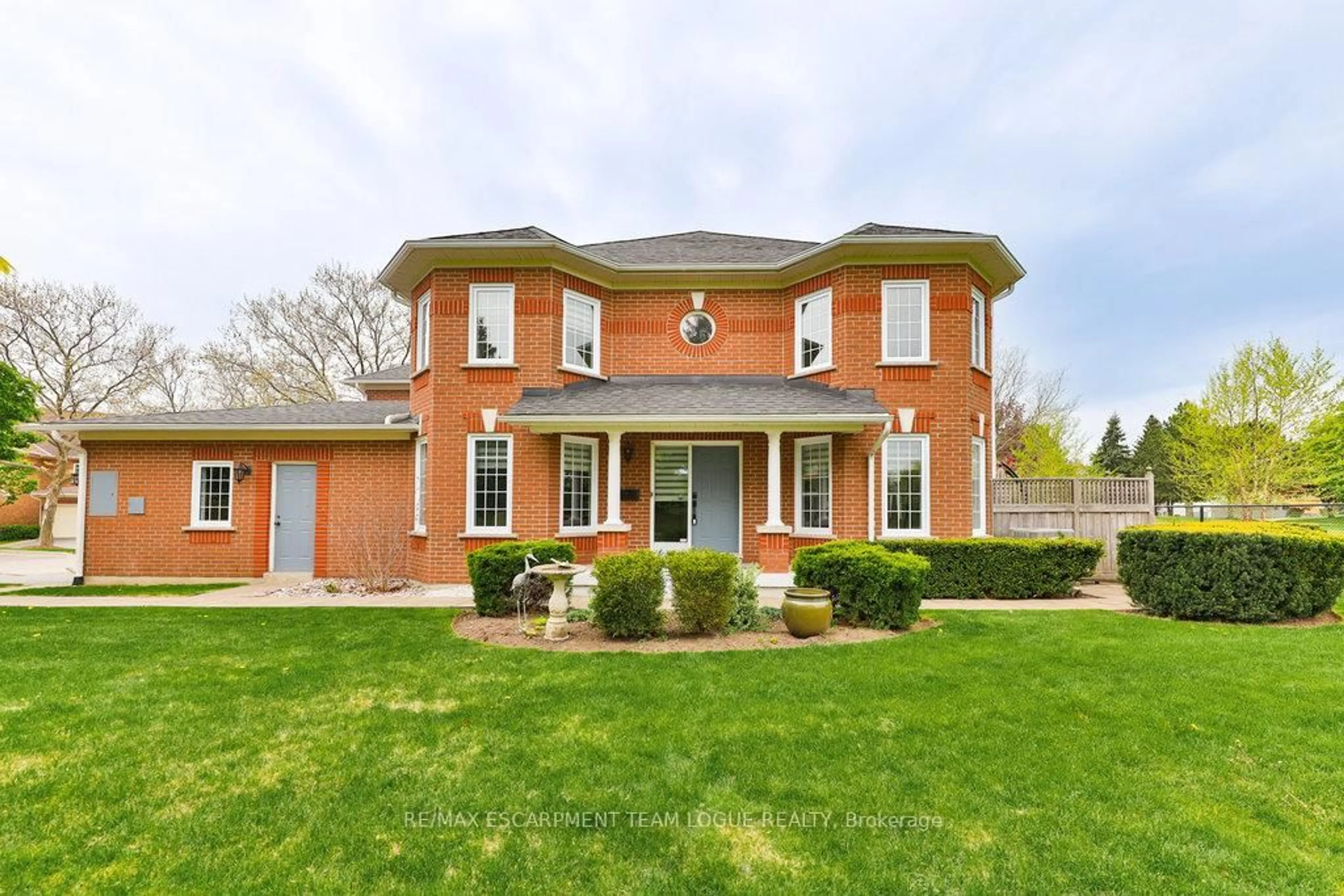 Home with brick exterior material, street for 2145 Country Club Dr #13, Burlington Ontario L7M 4E1