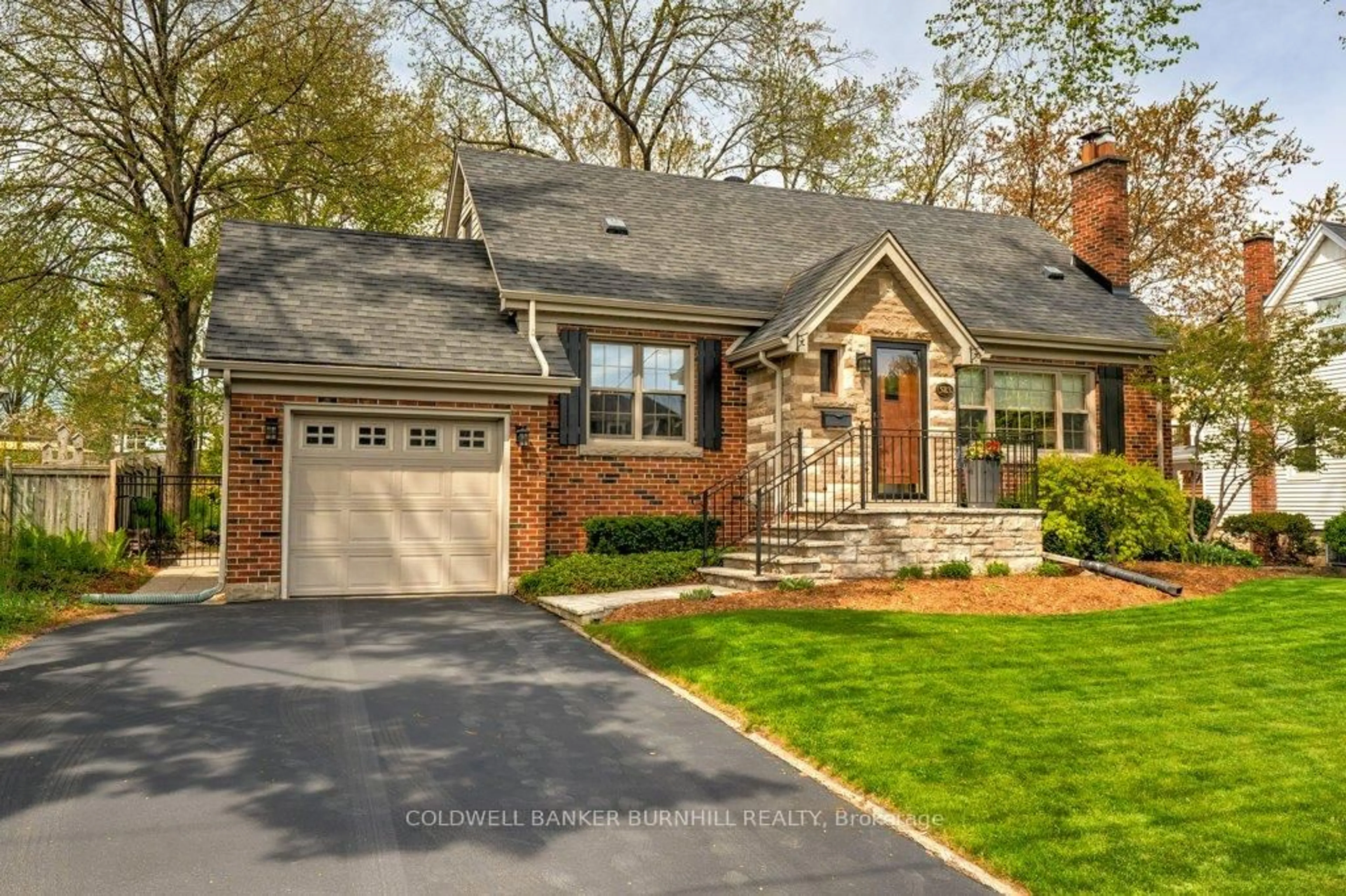 Home with brick exterior material, street for 583 Woodland Ave, Burlington Ontario L7R 2S3