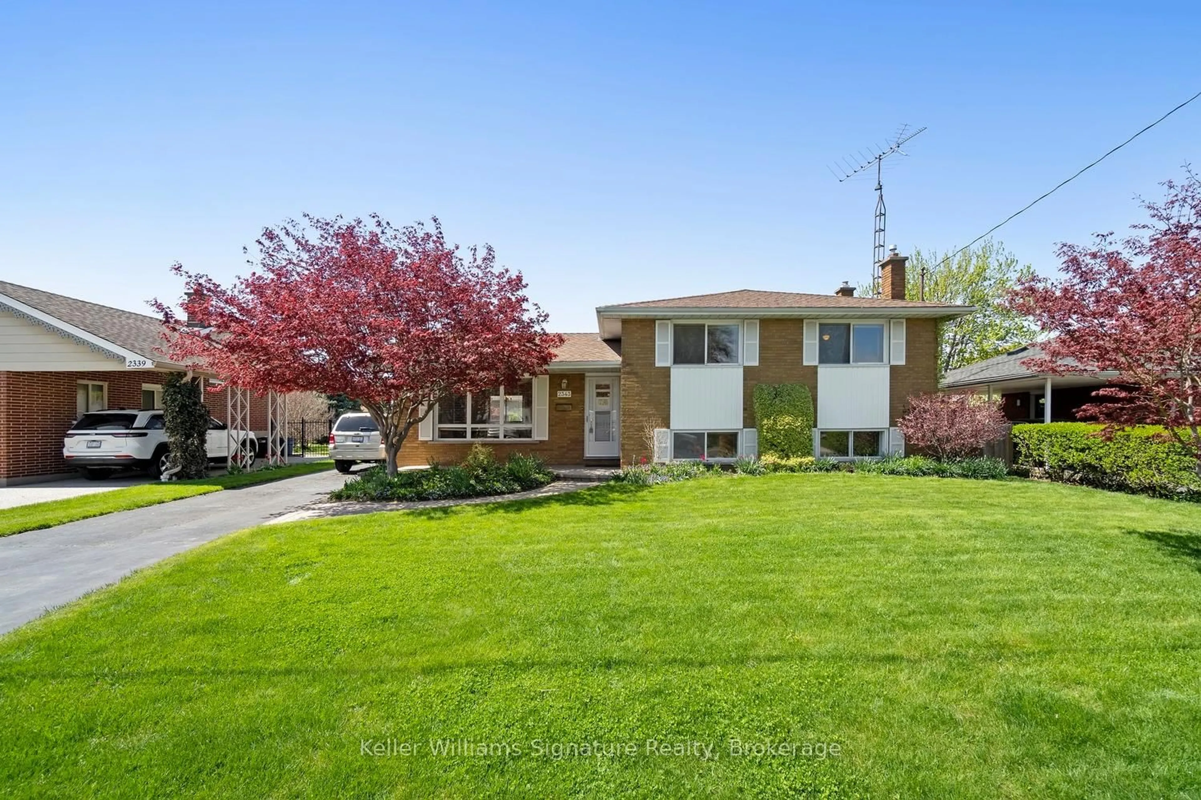 Home with brick exterior material, street for 2343 Redfern Rd, Burlington Ontario L7R 1X5