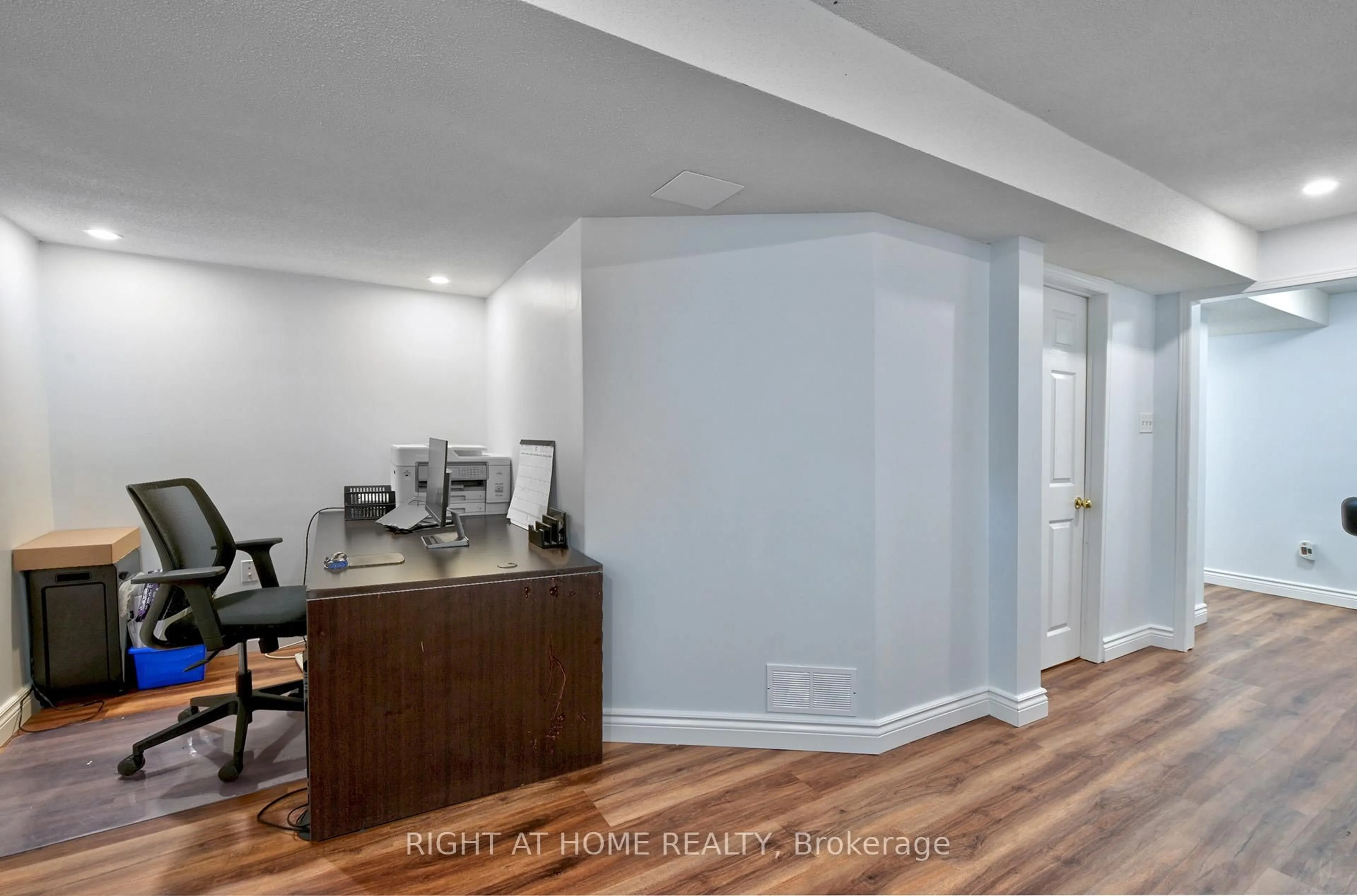 Unknown for 4600 Kimbermount Ave #13, Mississauga Ontario L5M 5W7