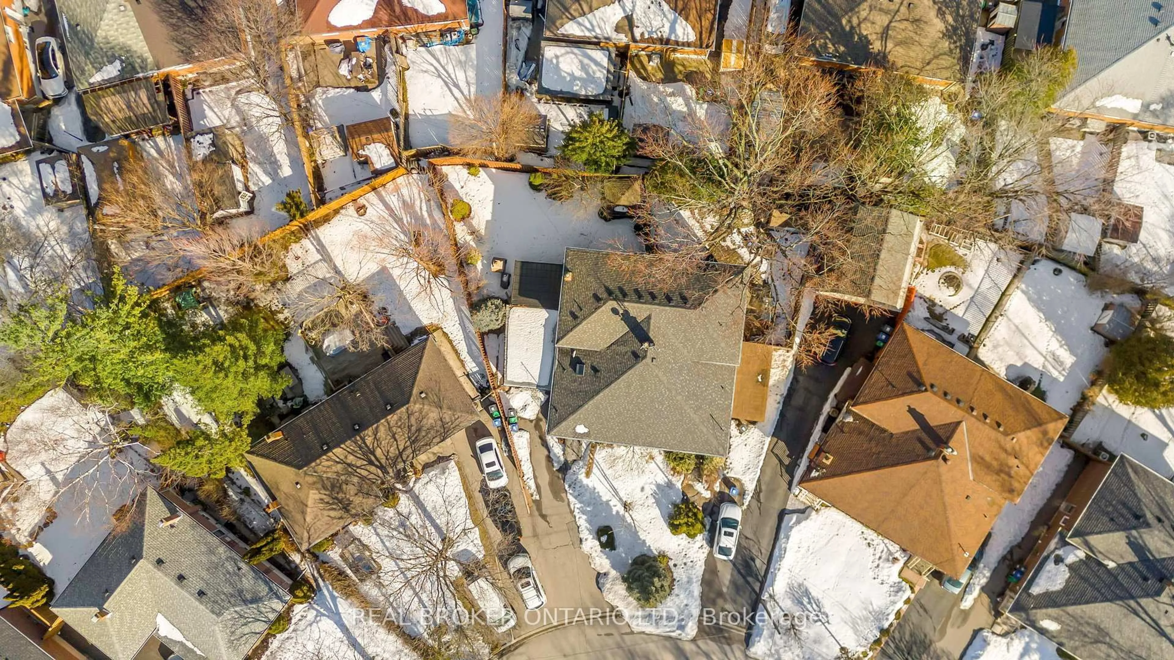 A pic from outside/outdoor area/front of a property/back of a property/a pic from drone, city buildings view from balcony for 3465 Orion Cres, Mississauga Ontario L5C 2H7