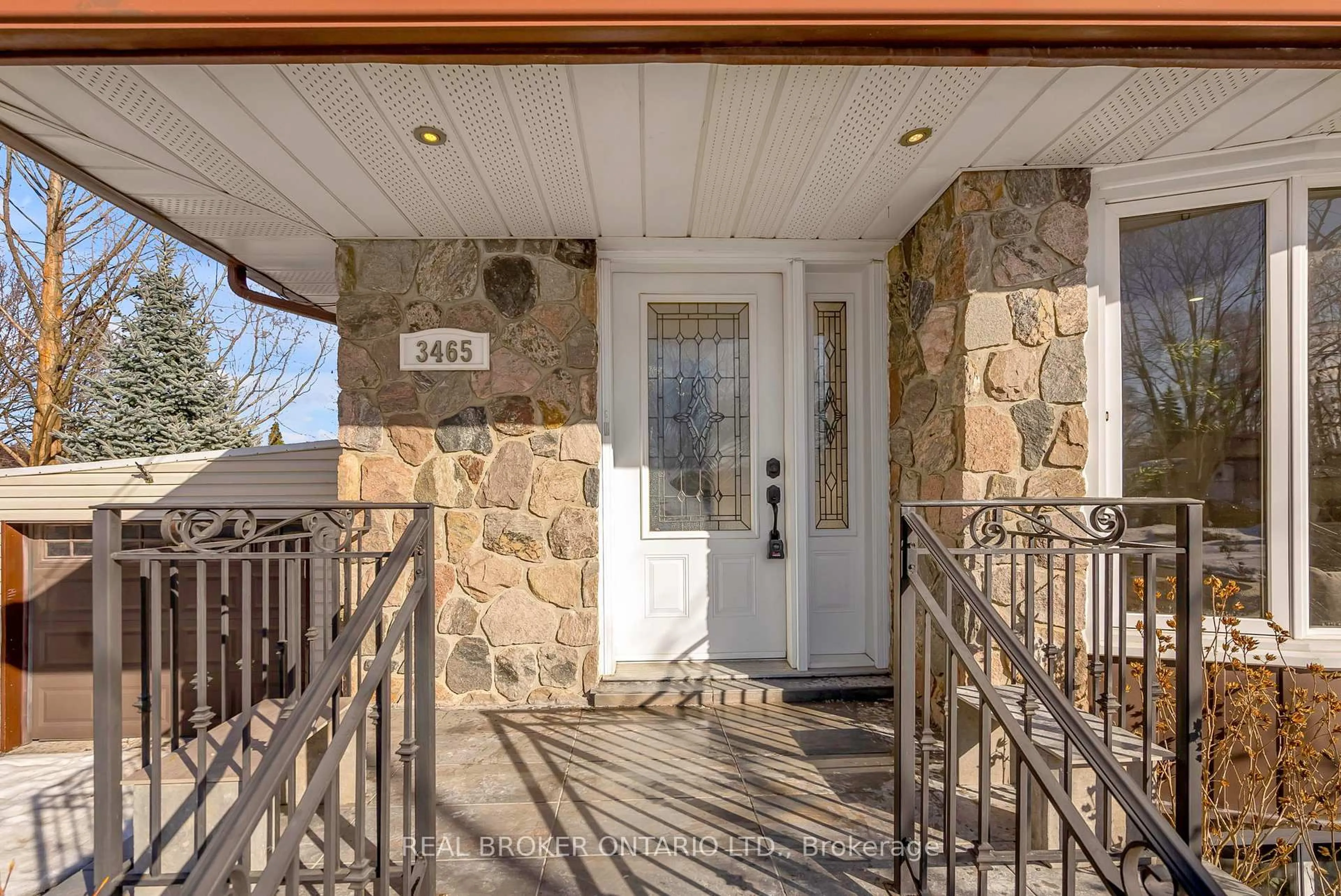 Indoor entryway for 3465 Orion Cres, Mississauga Ontario L5C 2H7