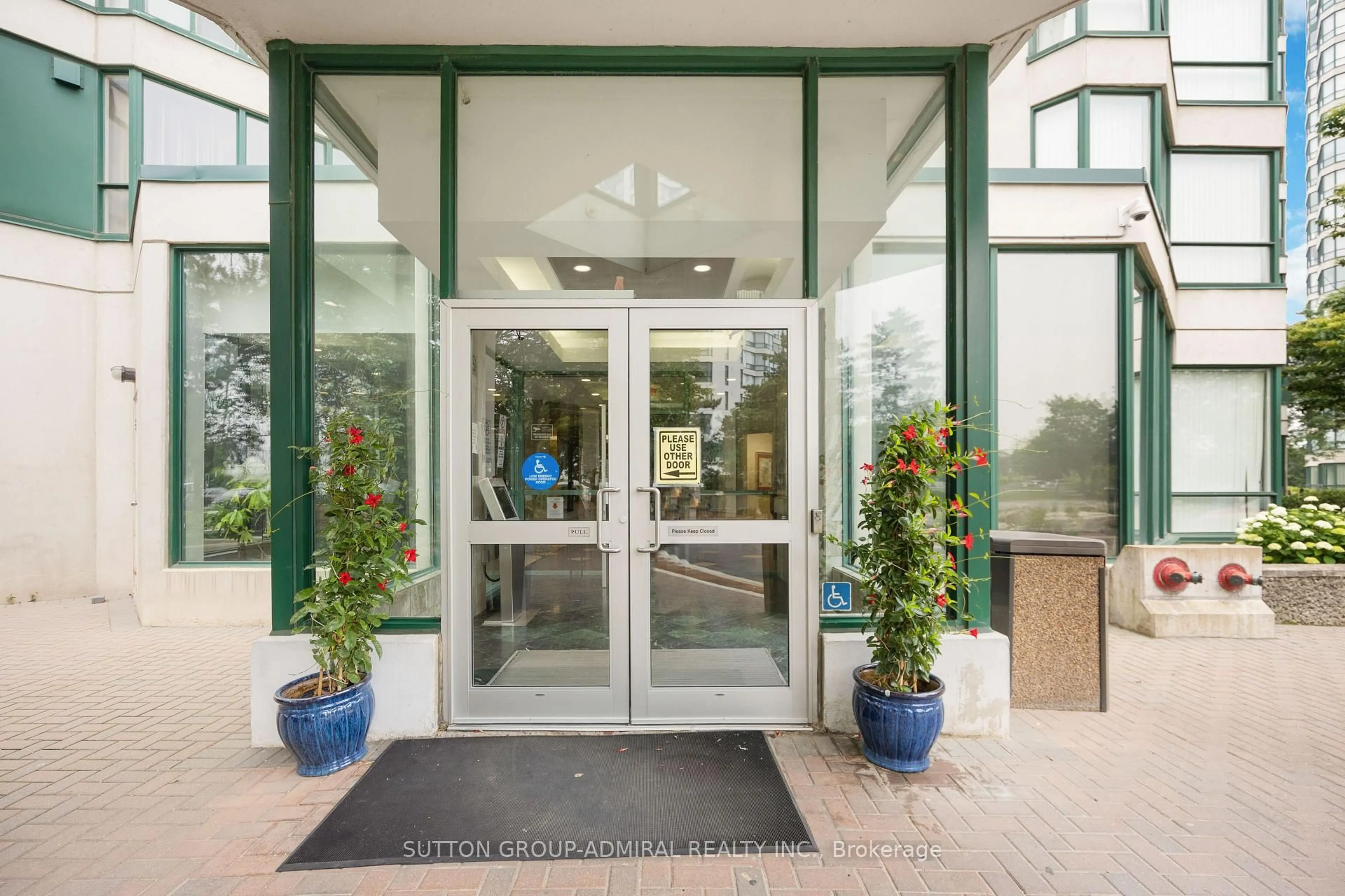 Indoor foyer for 4460 Tucana Crt #1011, Mississauga Ontario L5R 3K9
