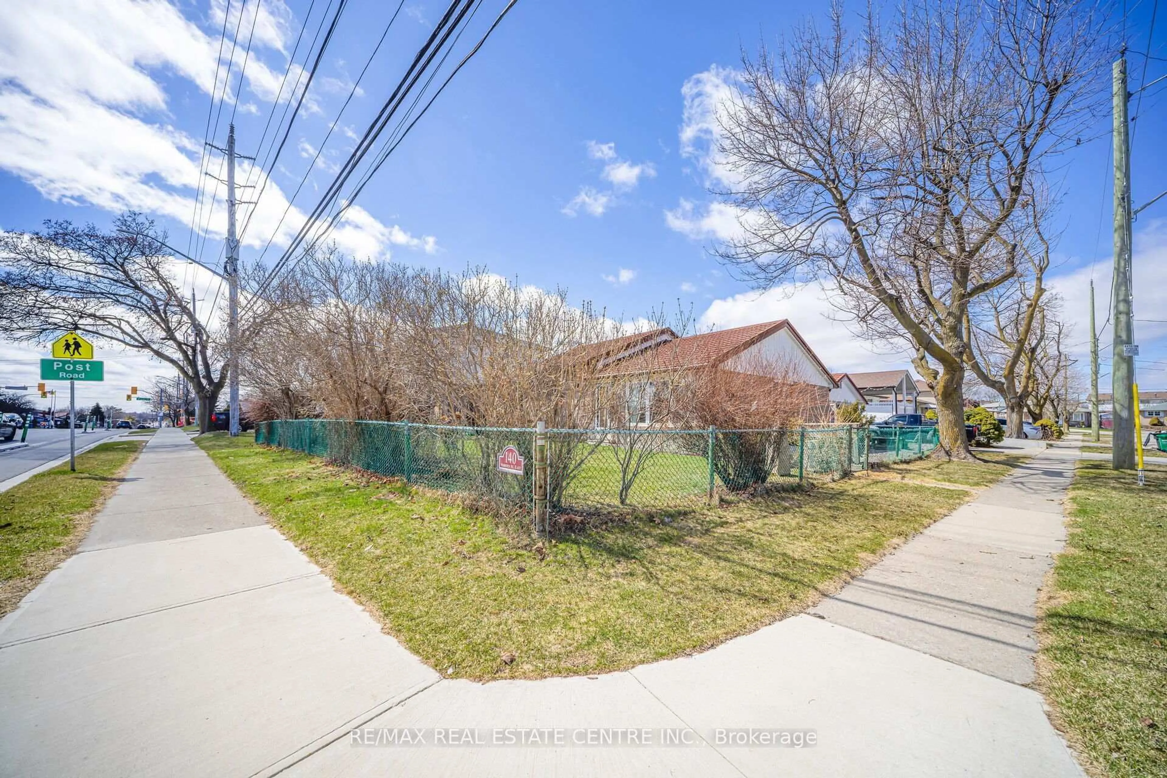 A pic from outside/outdoor area/front of a property/back of a property/a pic from drone, street for 140 Vodden St, Brampton Ontario L6V 1M5