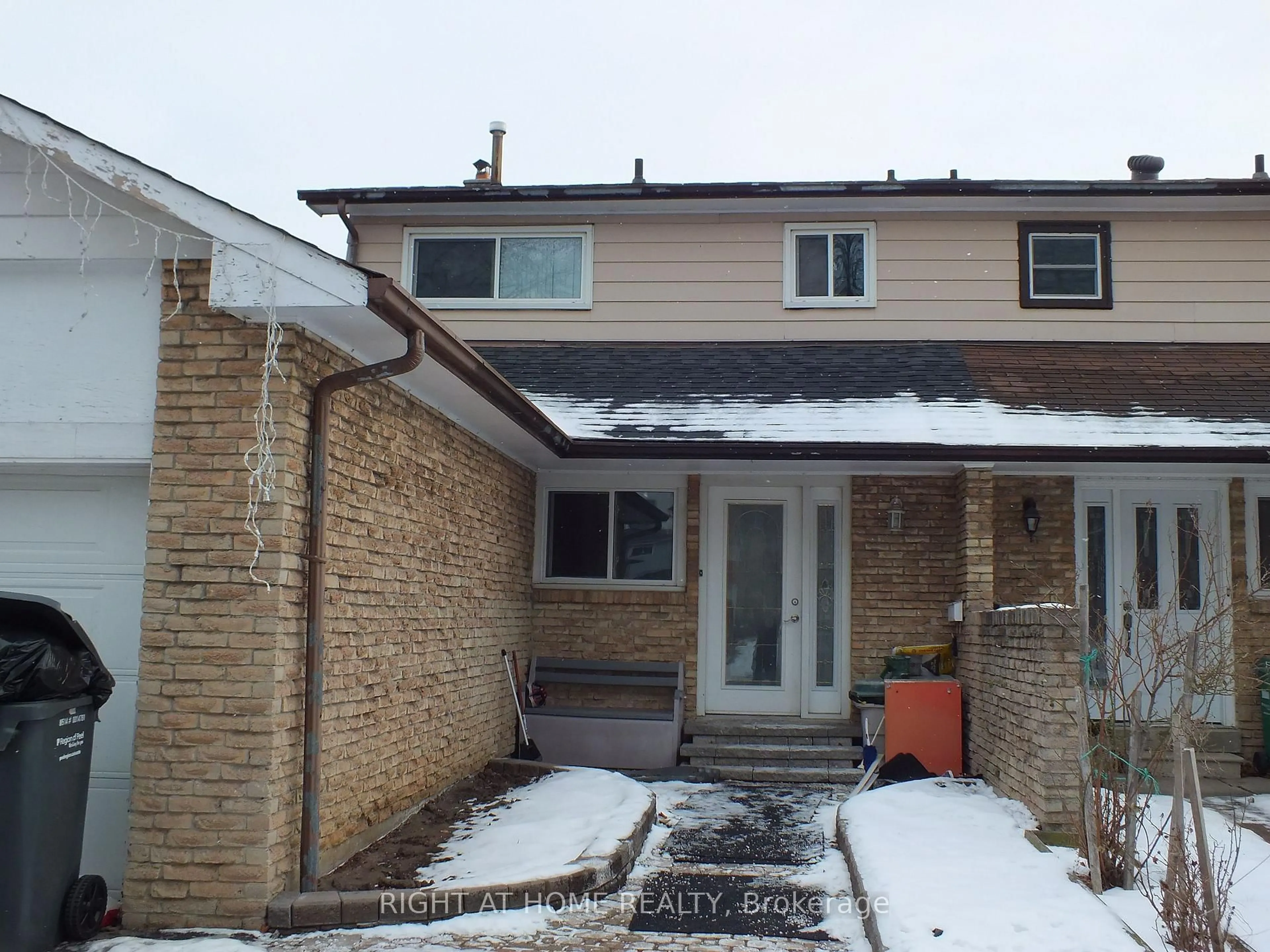Home with brick exterior material, street for 522 Cavell Dr, Mississauga Ontario L5B 2N9
