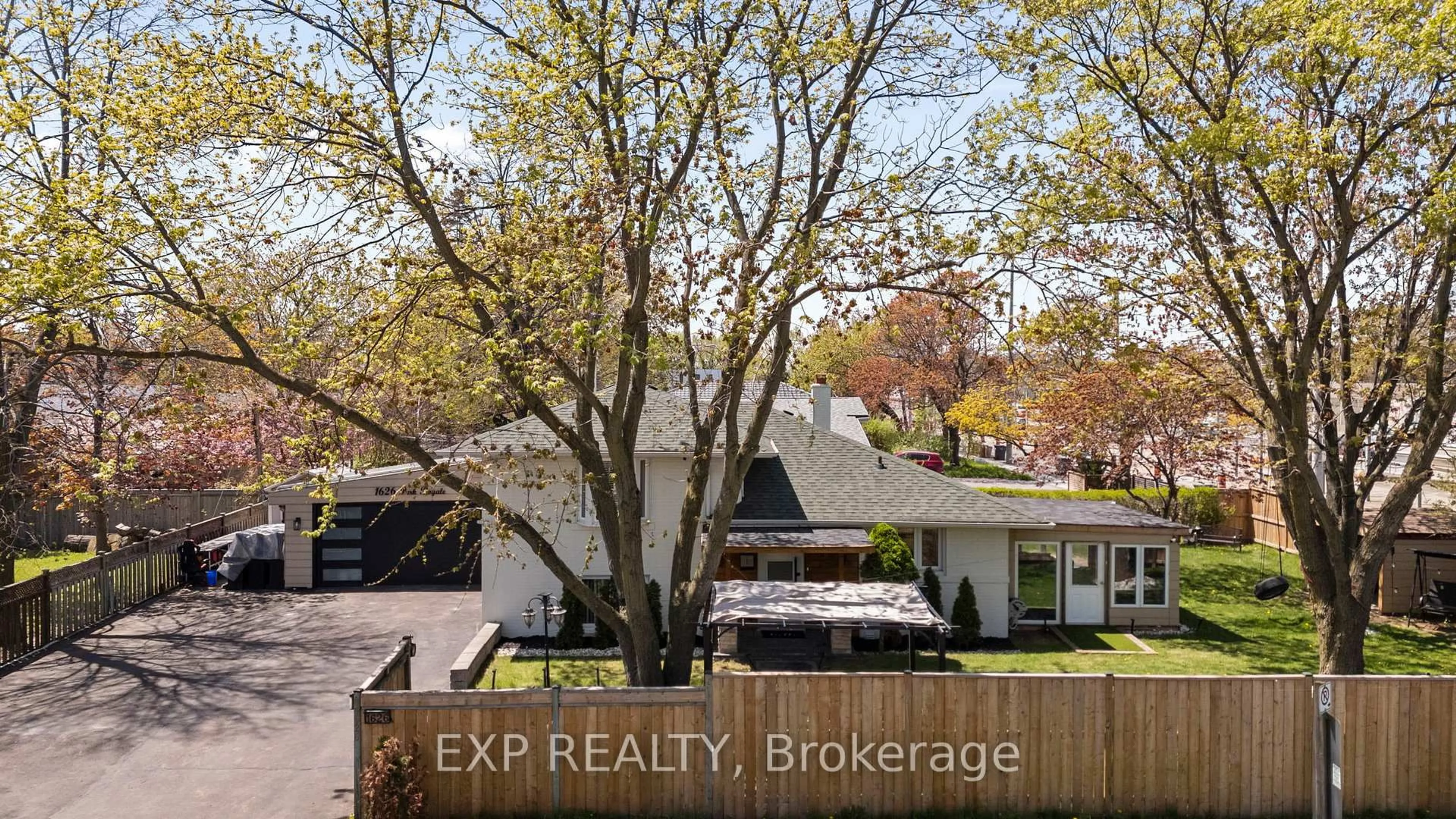 A pic from outside/outdoor area/front of a property/back of a property/a pic from drone, street for 1626 Park Royale Blvd, Mississauga Ontario L5E 2Z8