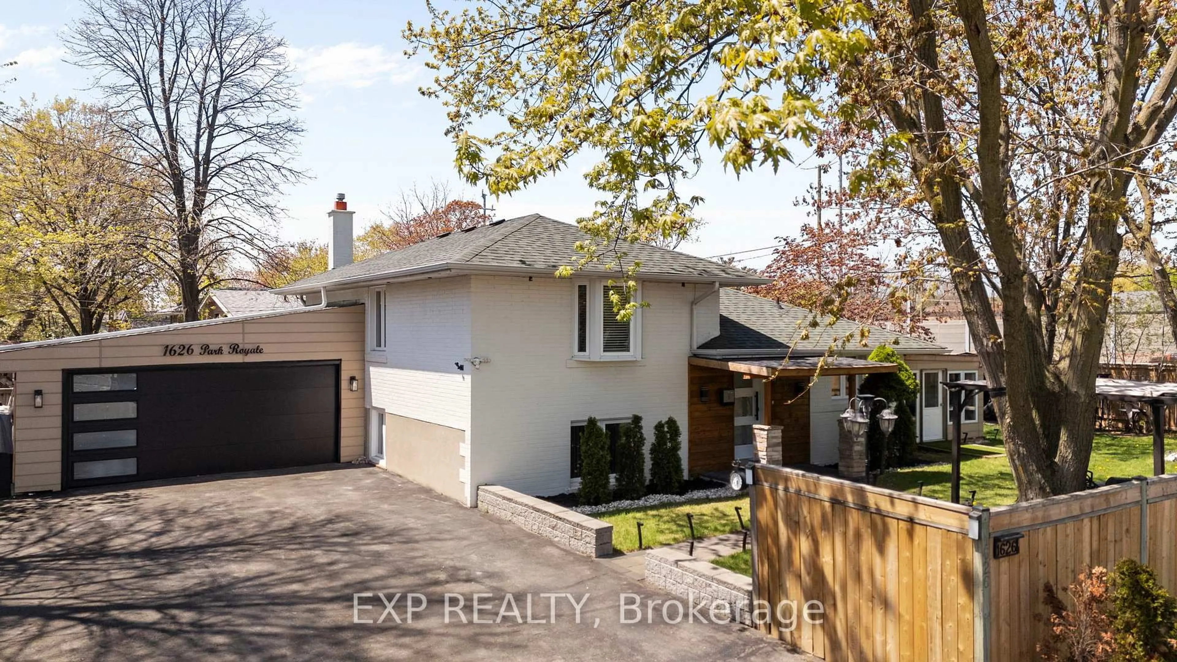 A pic from outside/outdoor area/front of a property/back of a property/a pic from drone, street for 1626 Park Royale Blvd, Mississauga Ontario L5E 2Z8