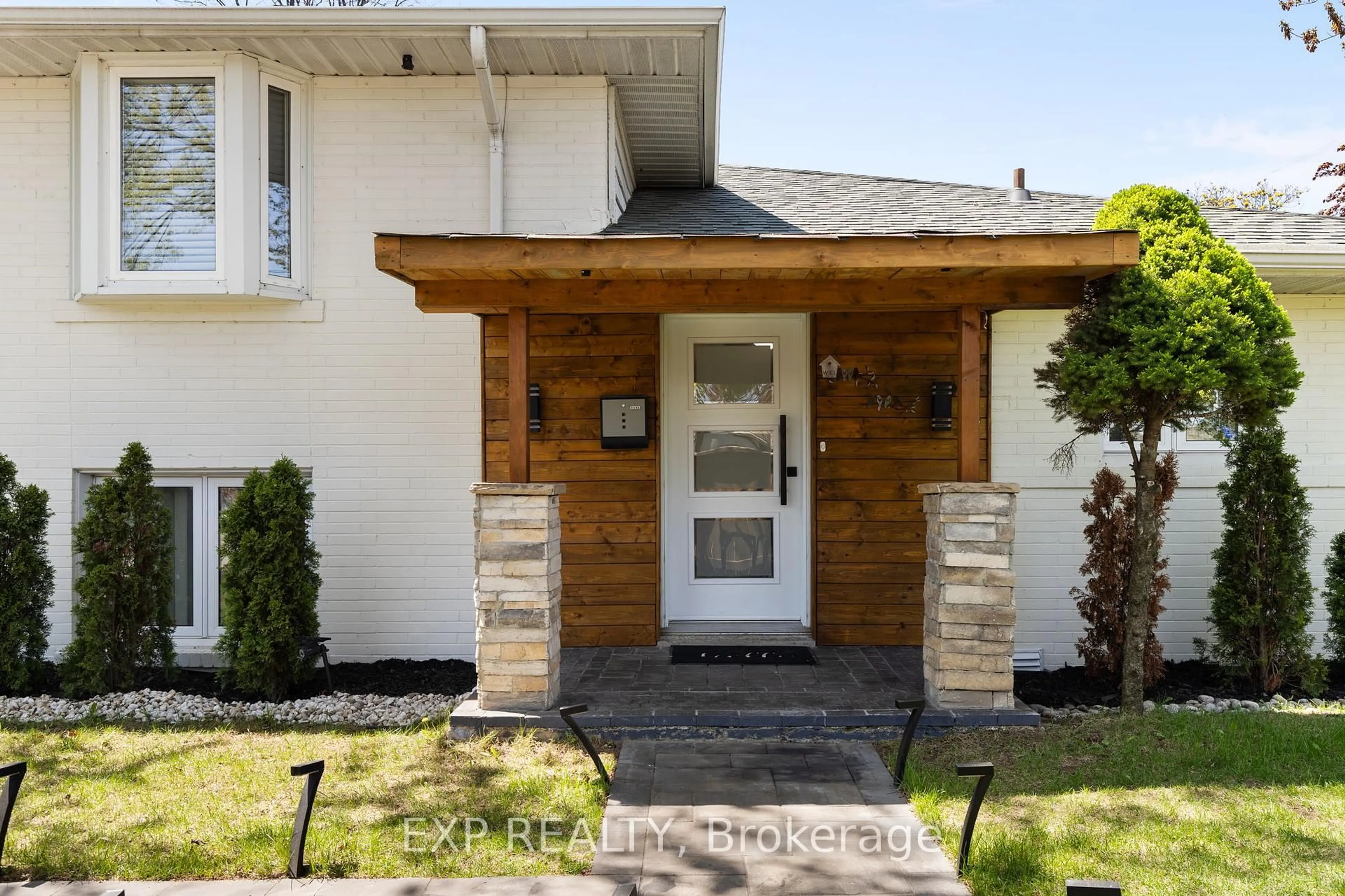 Home with brick exterior material, street for 1626 Park Royale Blvd, Mississauga Ontario L5E 2Z8