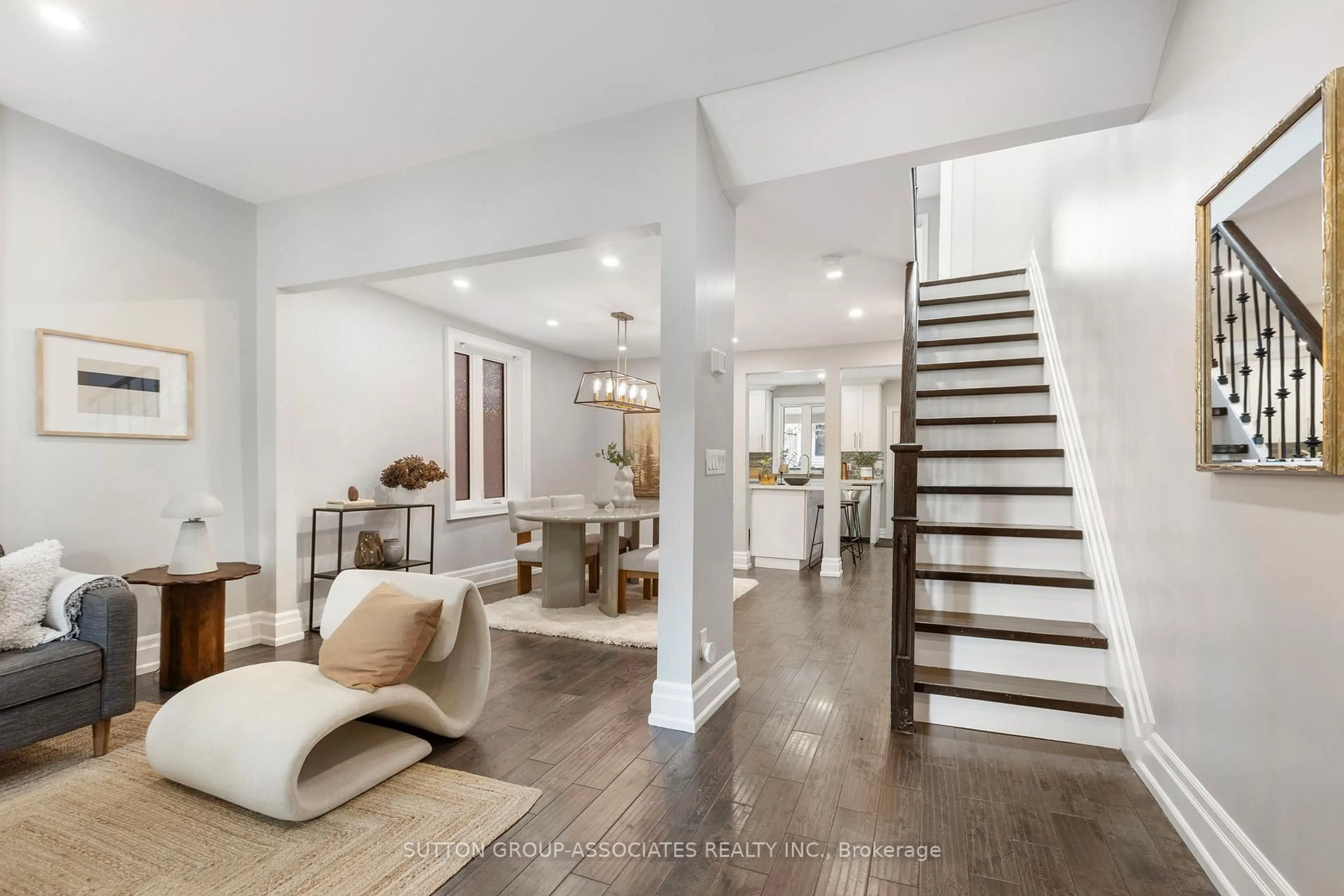 Indoor entryway for 93 Harvie Ave, Toronto Ontario M6E 4X4