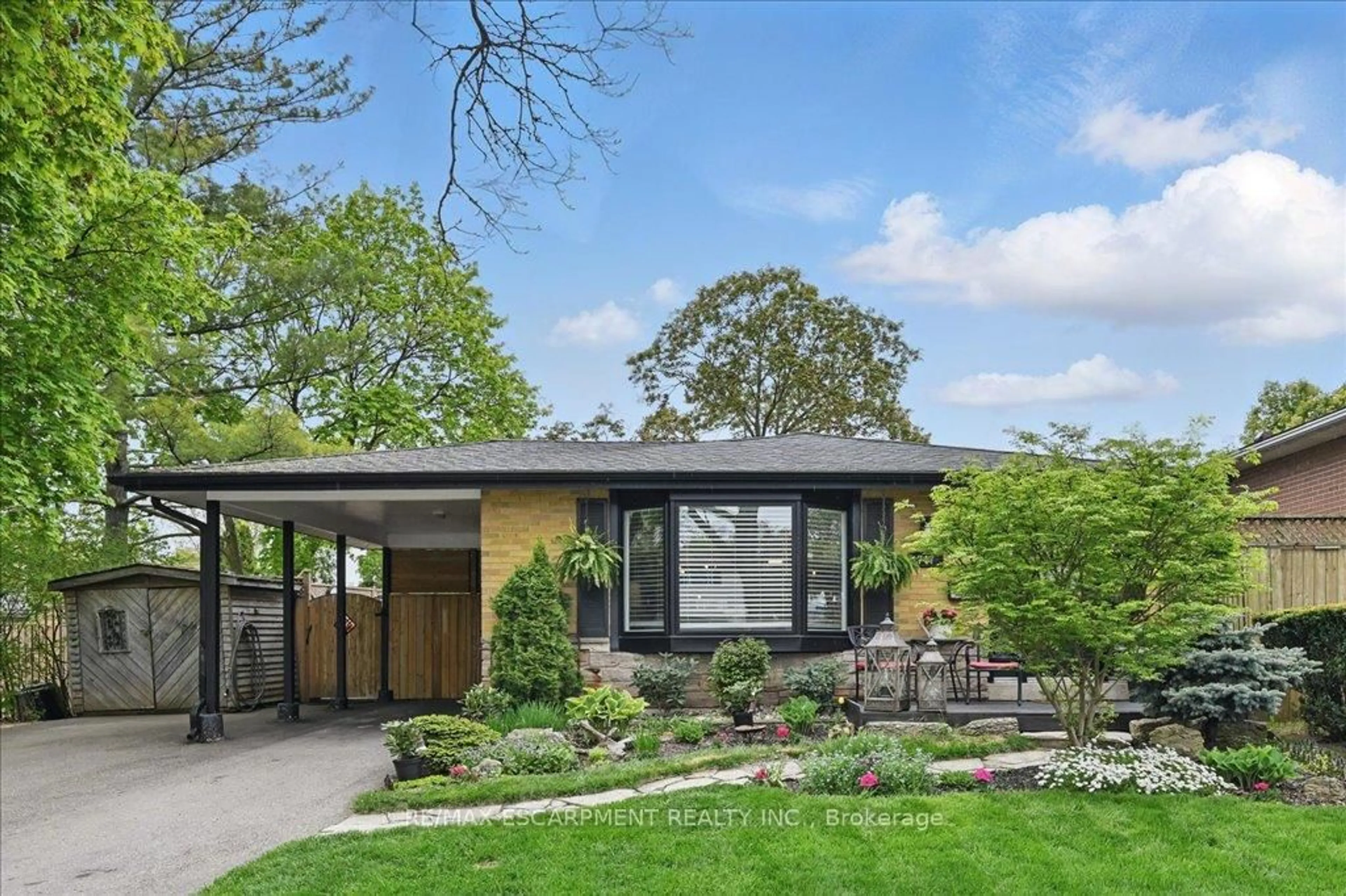 Home with brick exterior material, street for 747 MULLIN Way, Burlington Ontario L7L 4J8