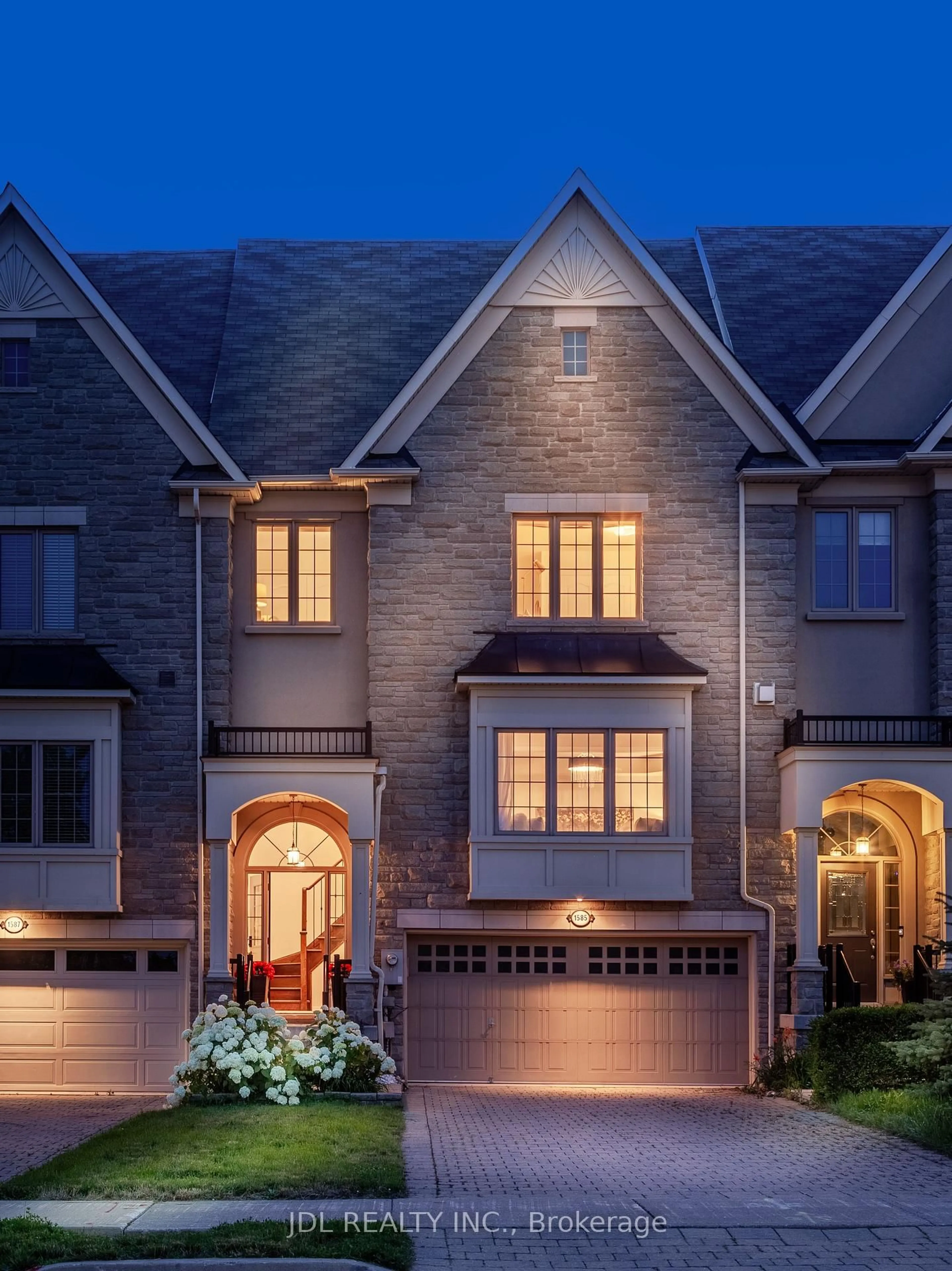 Home with brick exterior material, street for 1585 Eglinton Ave, Mississauga Ontario L5M 7C1