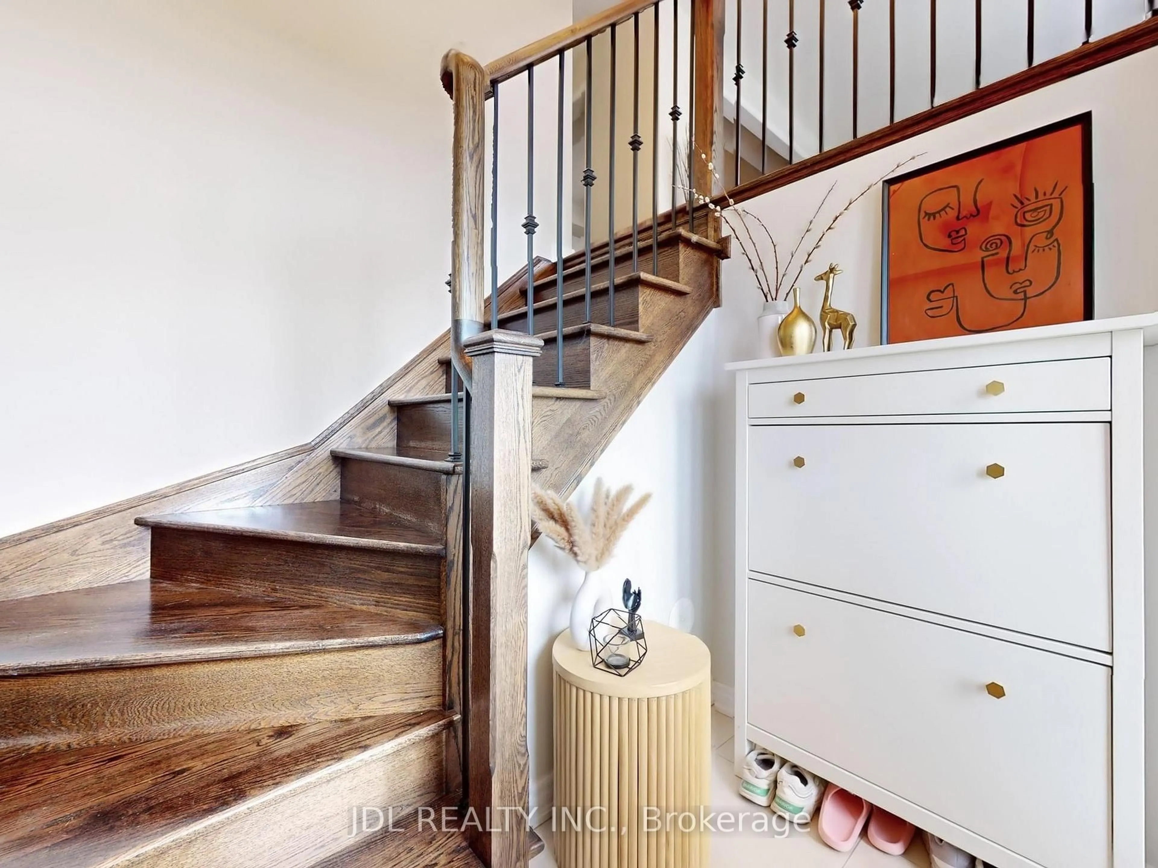 Unknown for 1585 Eglinton Ave, Mississauga Ontario L5M 7C1