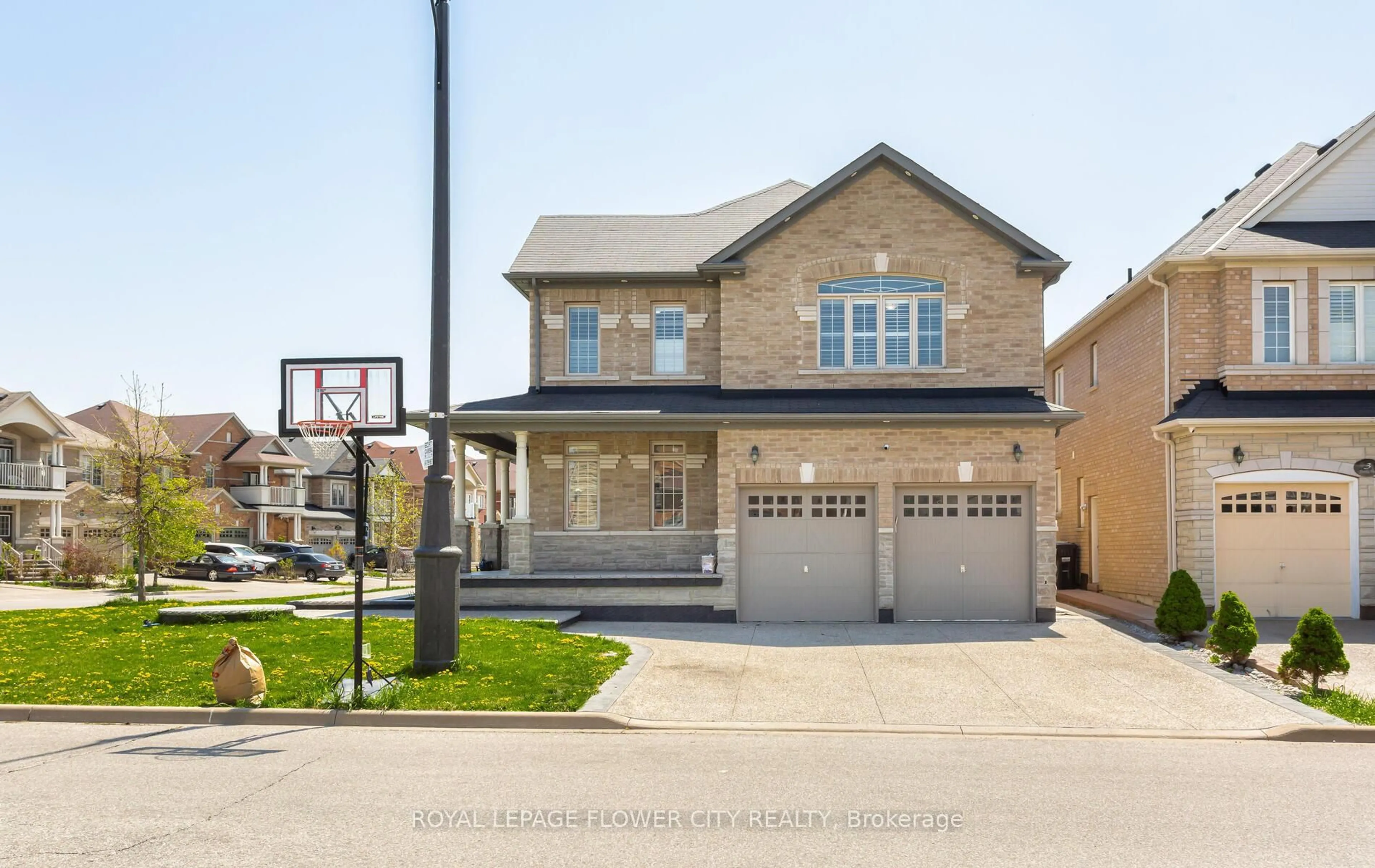 Home with brick exterior material, street for 28 DRUMMONDVILLE Dr, Brampton Ontario L6P 3M9