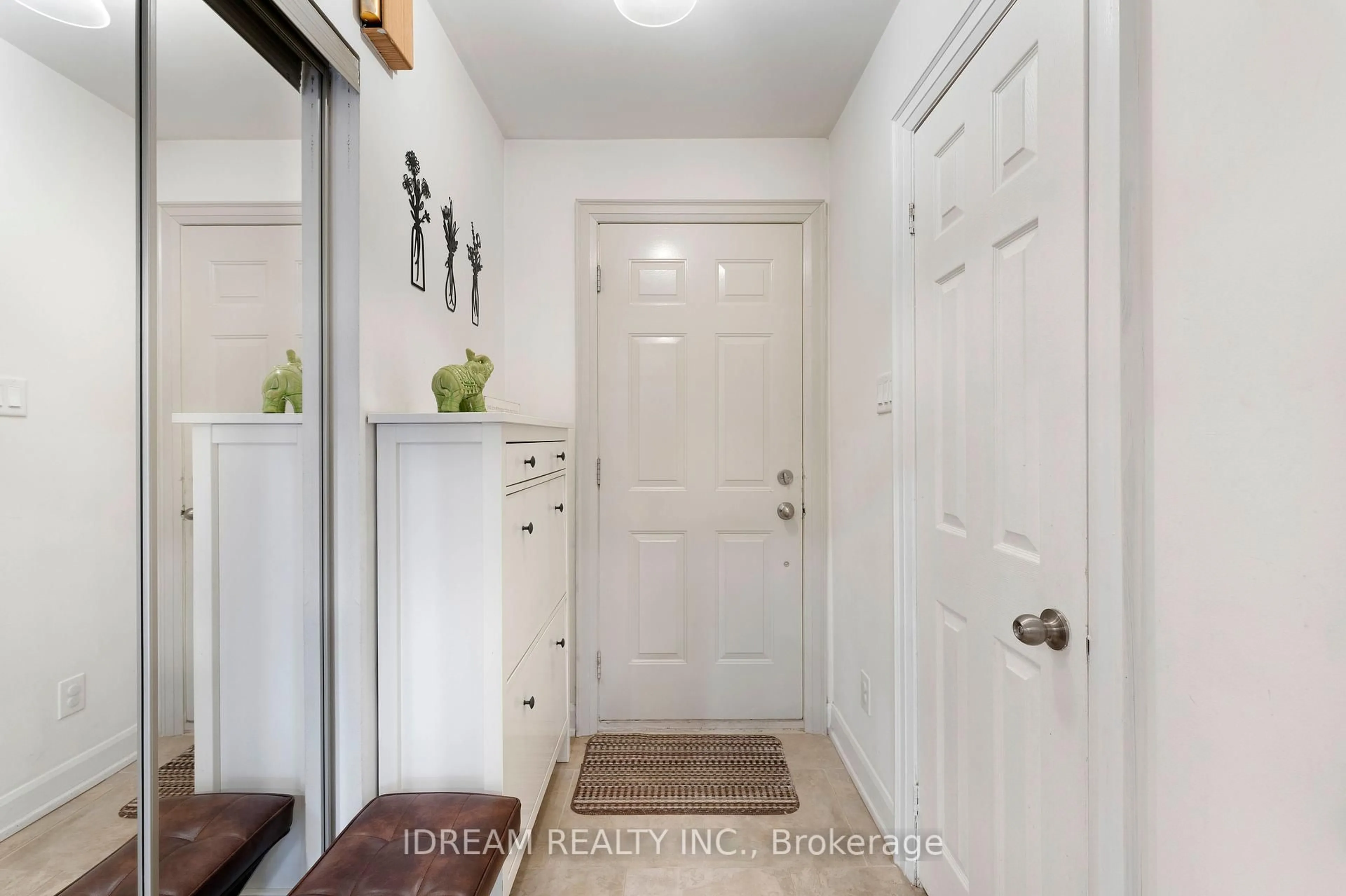 Indoor entryway for 1440 Sixth Line #7, Oakville Ontario L6H 1X7