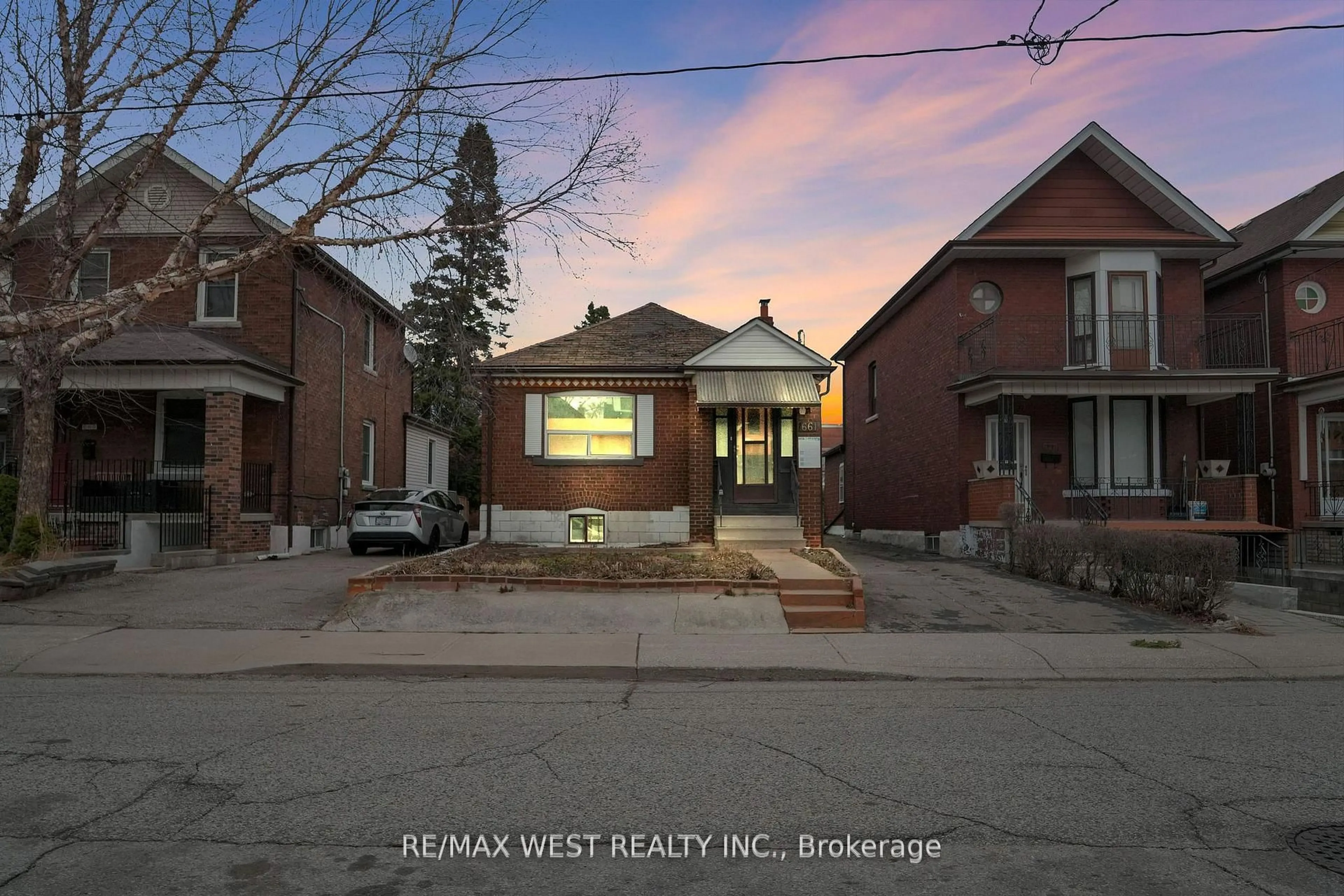 Unknown for 661 Beresford Ave, Toronto Ontario M6S 3C4